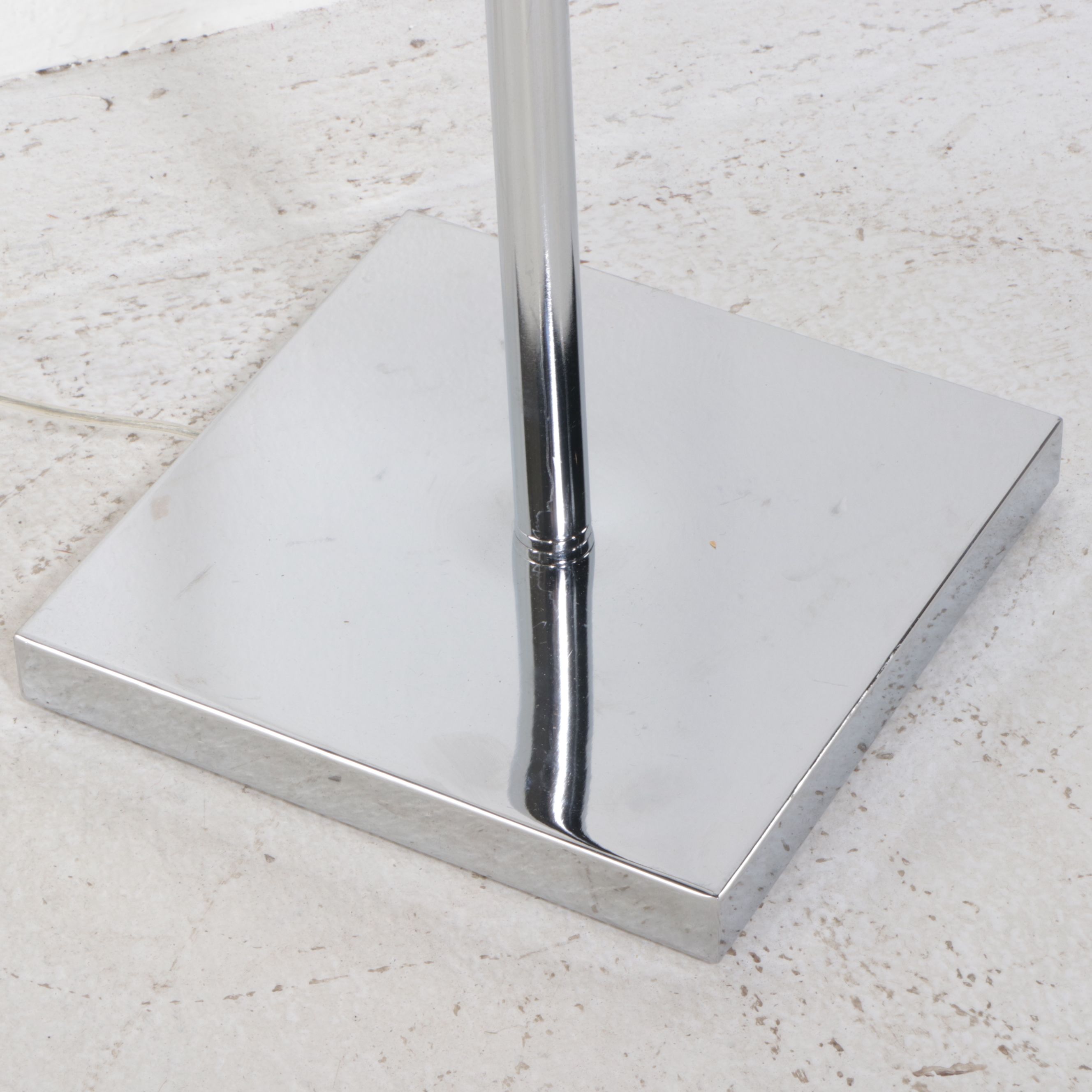 Modern Scalloped Wall Mirror with Floor Lamp and Mirrored Accent Table