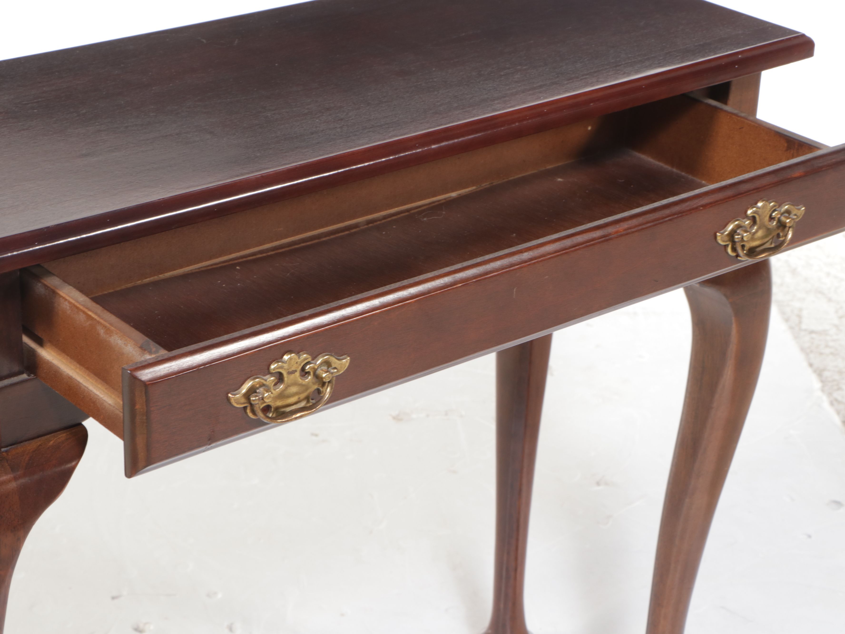 The Bombay Company Mahogany Finish Queen Anne Style Console Table