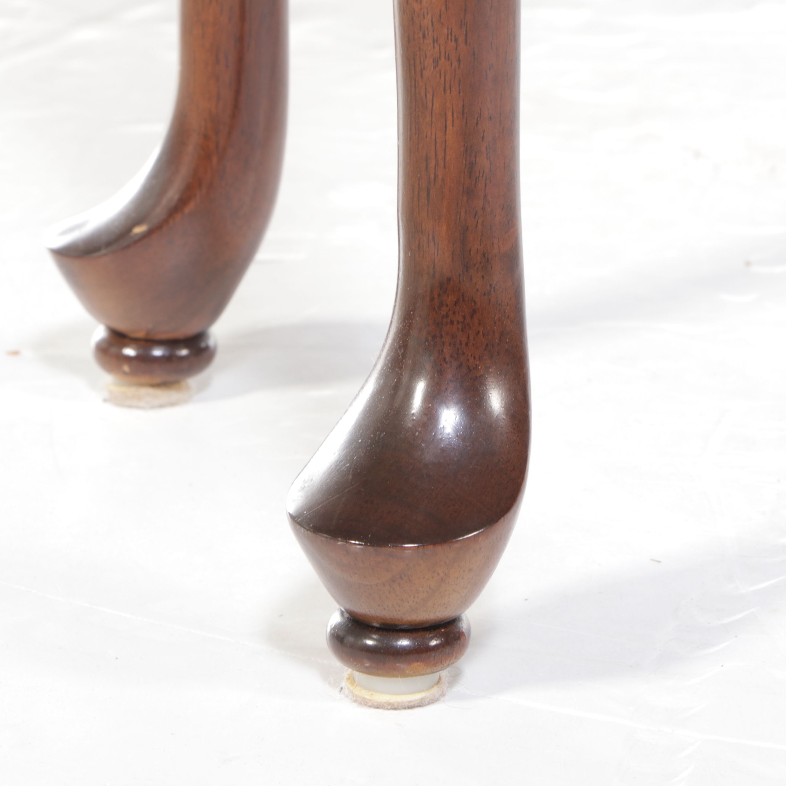 The Bombay Company Mahogany Finish Queen Anne Style Console Table