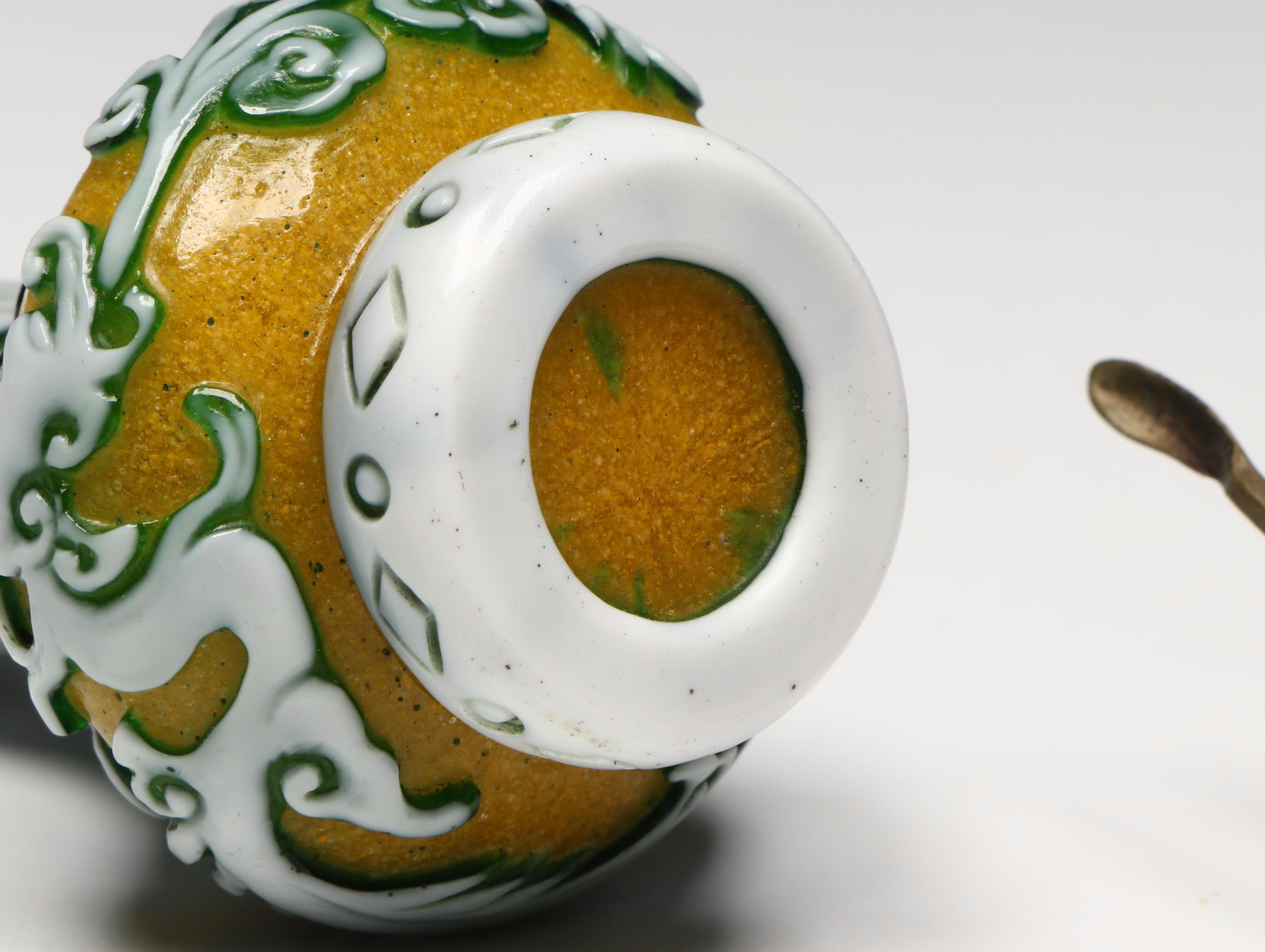 Chinese Peking Glass Snuff Bottle