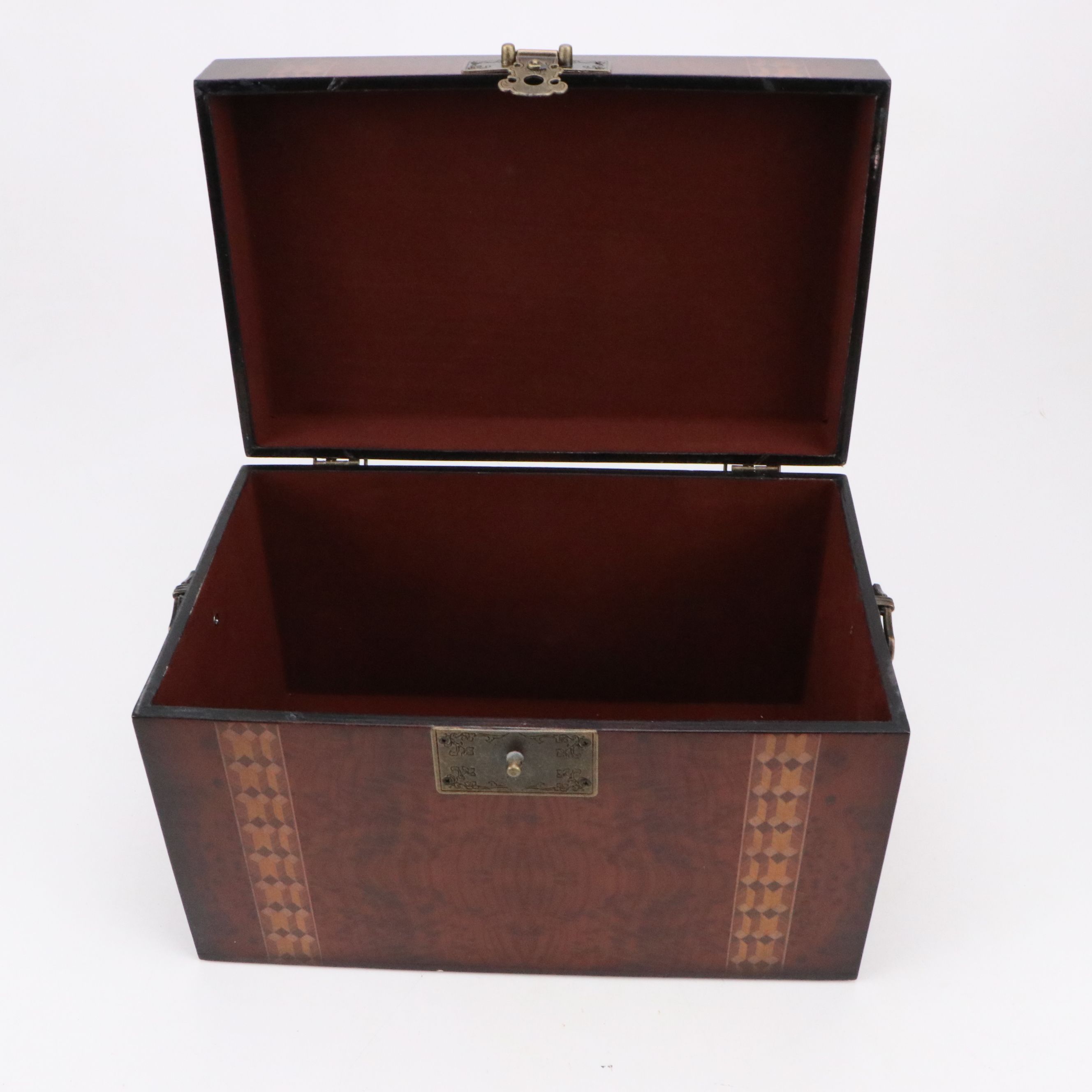 Victorian Style Flying Pendulum Clock with Other Boxes and Decor