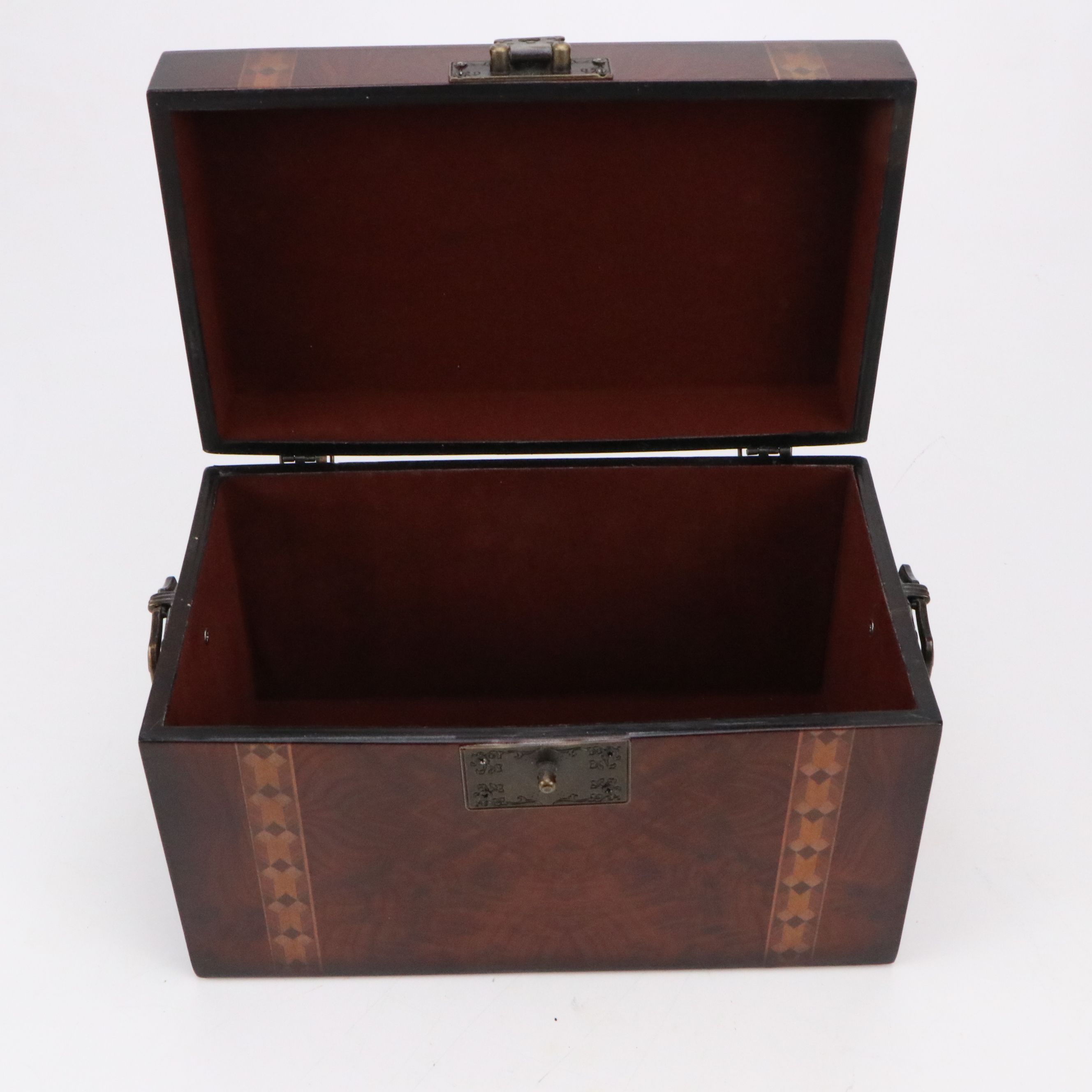 Victorian Style Flying Pendulum Clock with Other Boxes and Decor