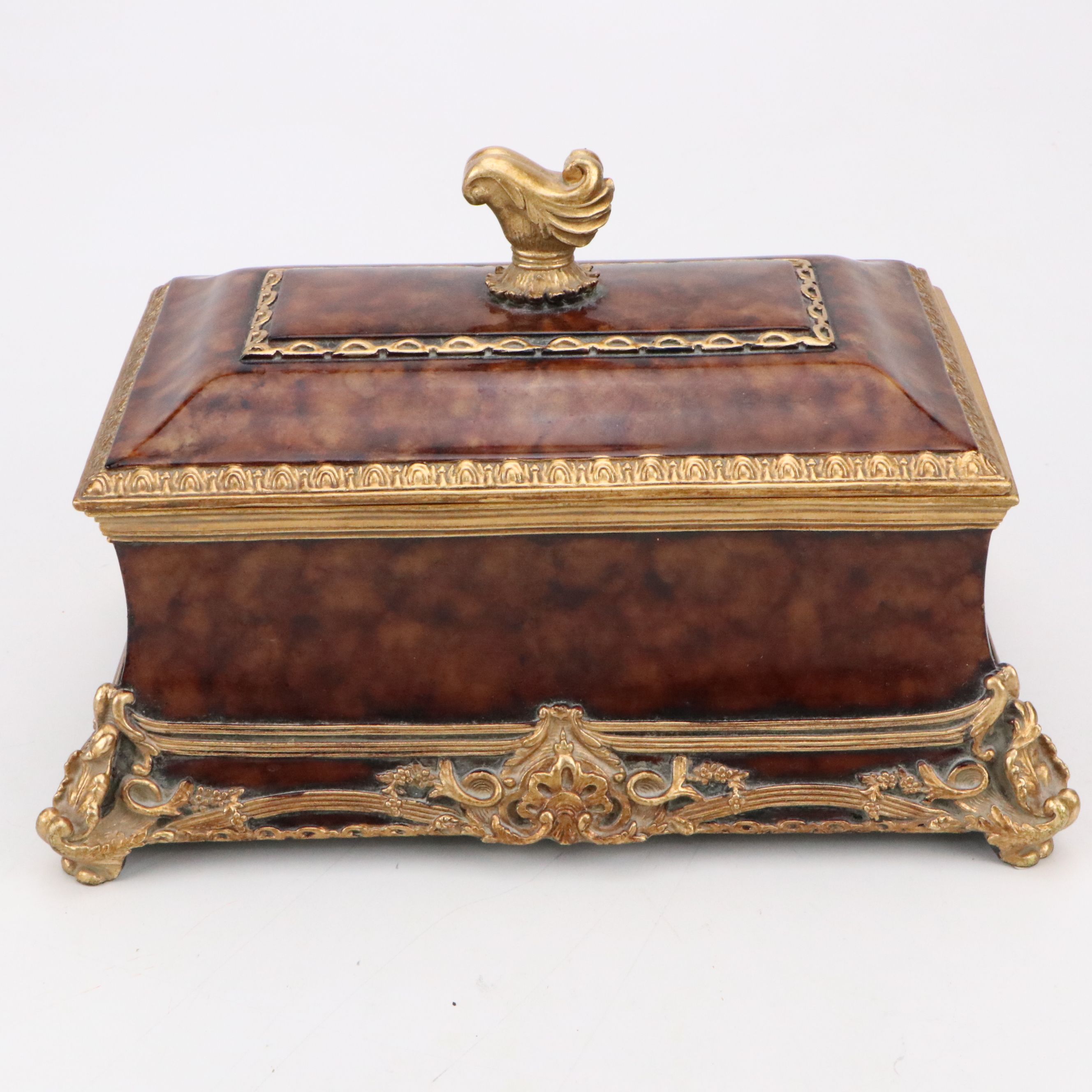 Victorian Style Flying Pendulum Clock with Other Boxes and Decor