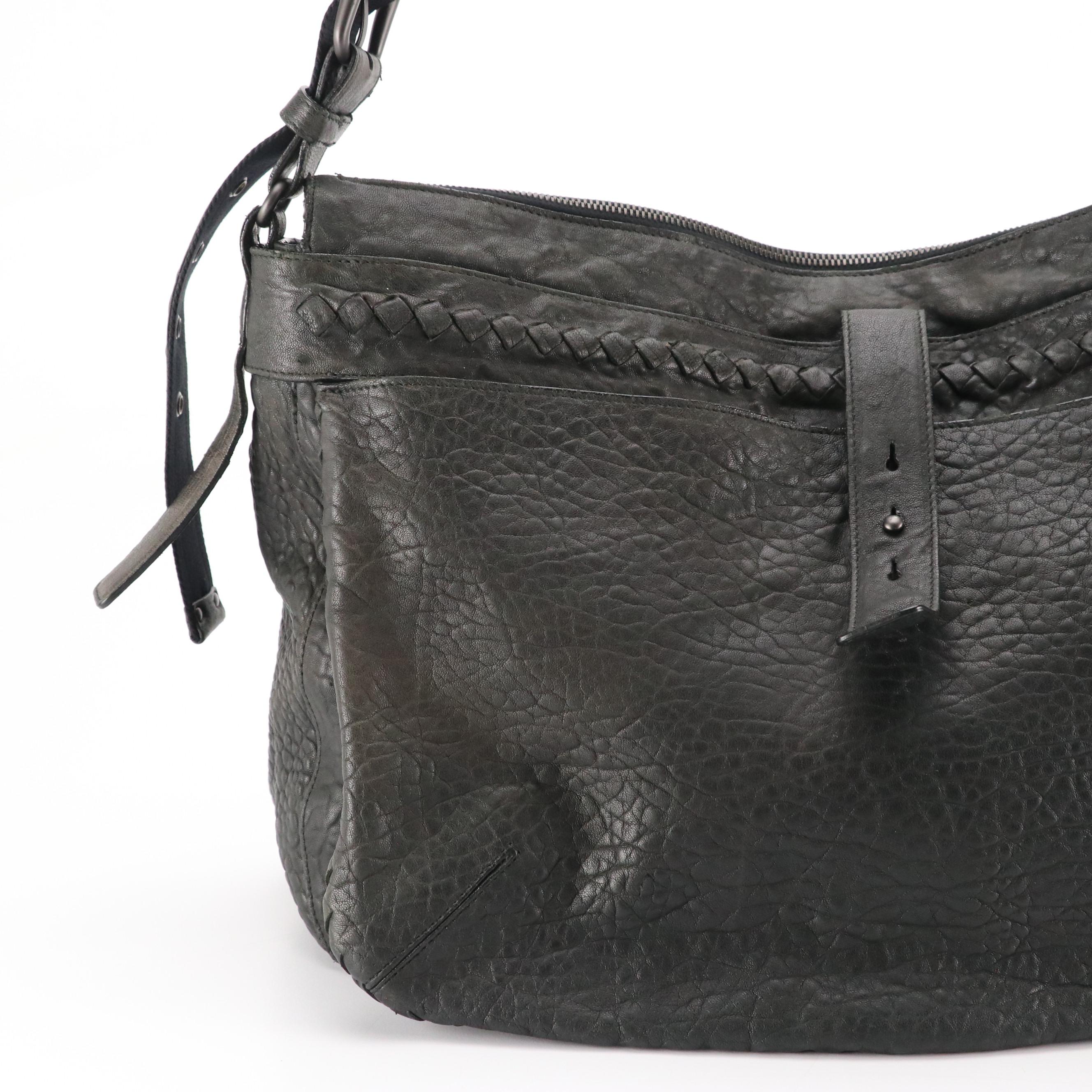 Bottega Veneta Crossbody Messenger Bag in Black Grained Cervo Leather