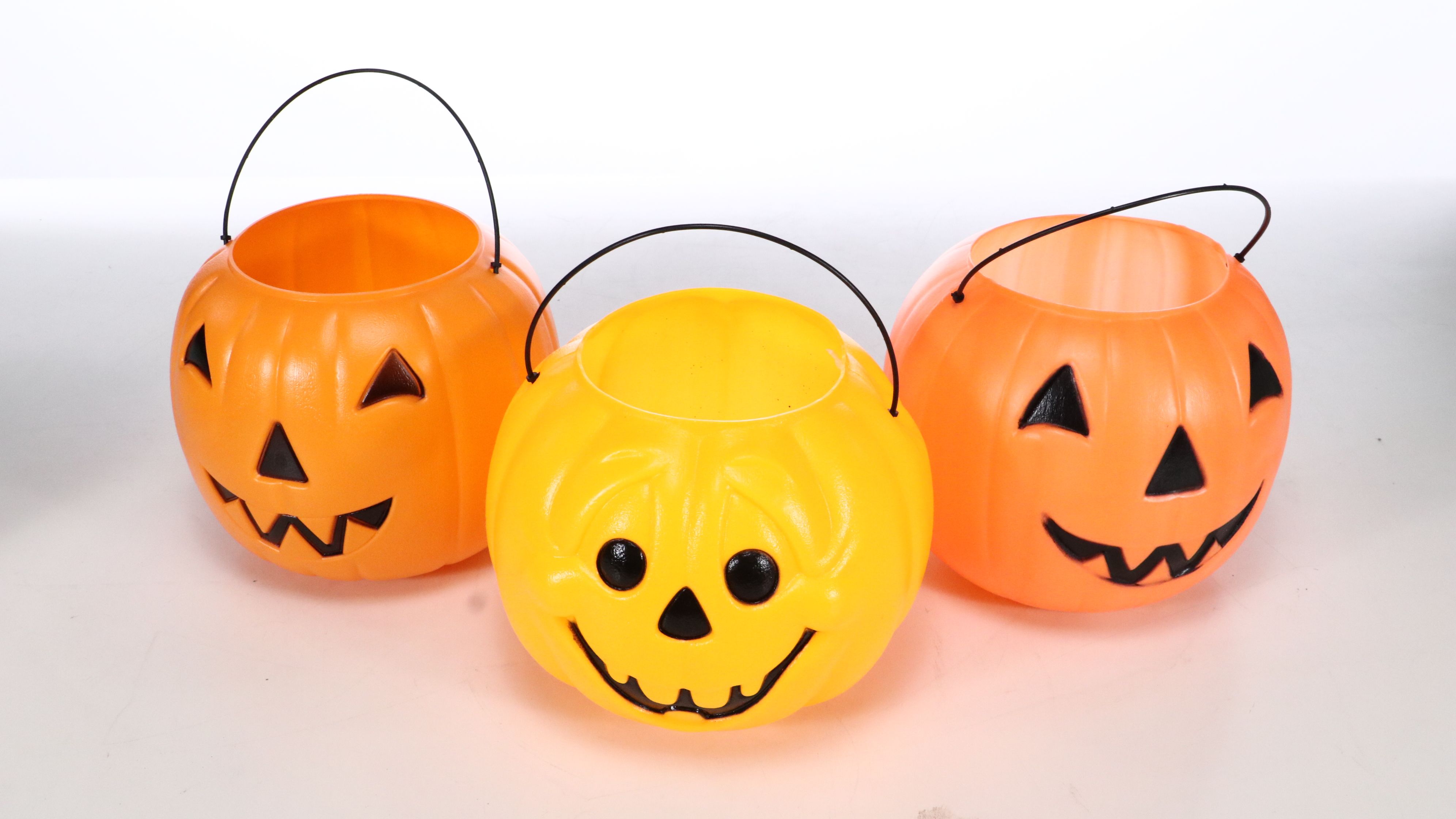 Direct International "Happy Halloween" Sign with More Halloween Décor