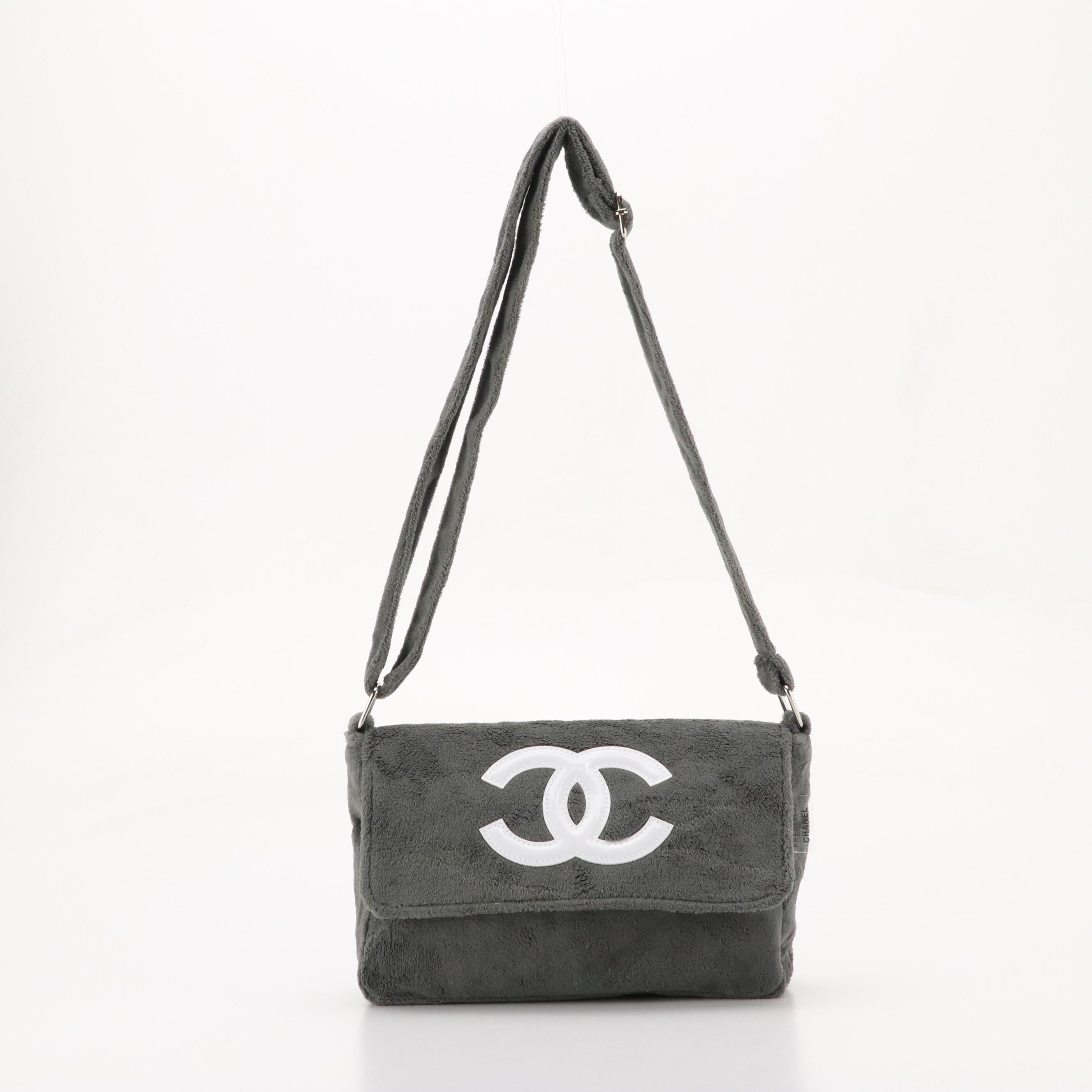 Chanel Makeup Précision Promotional CC Front Flap Crossbody Bag in Fuzzy Gray
