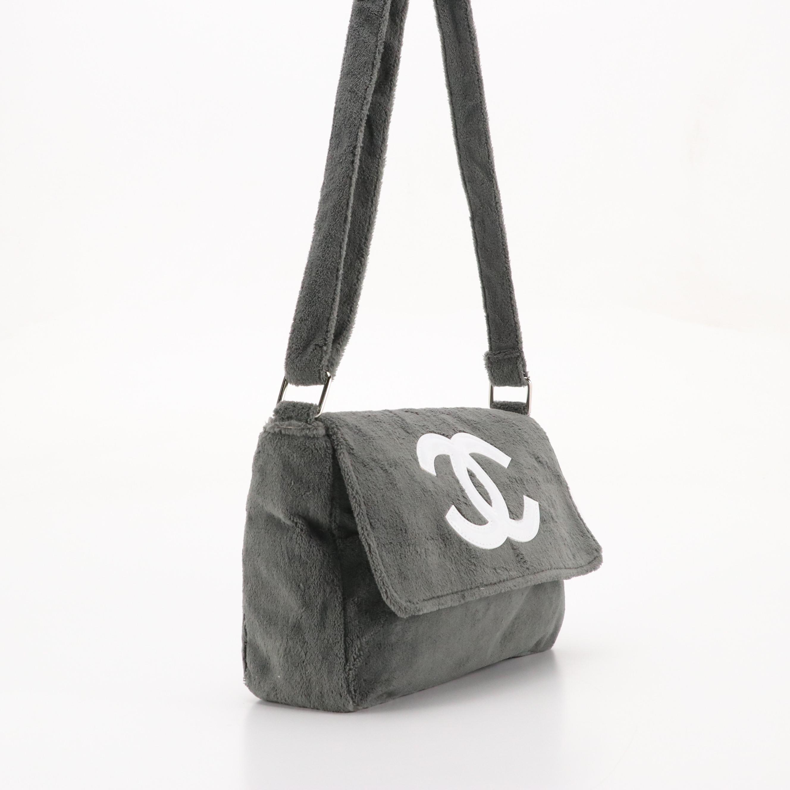 Chanel Makeup Précision Promotional CC Front Flap Crossbody Bag in Fuzzy Gray