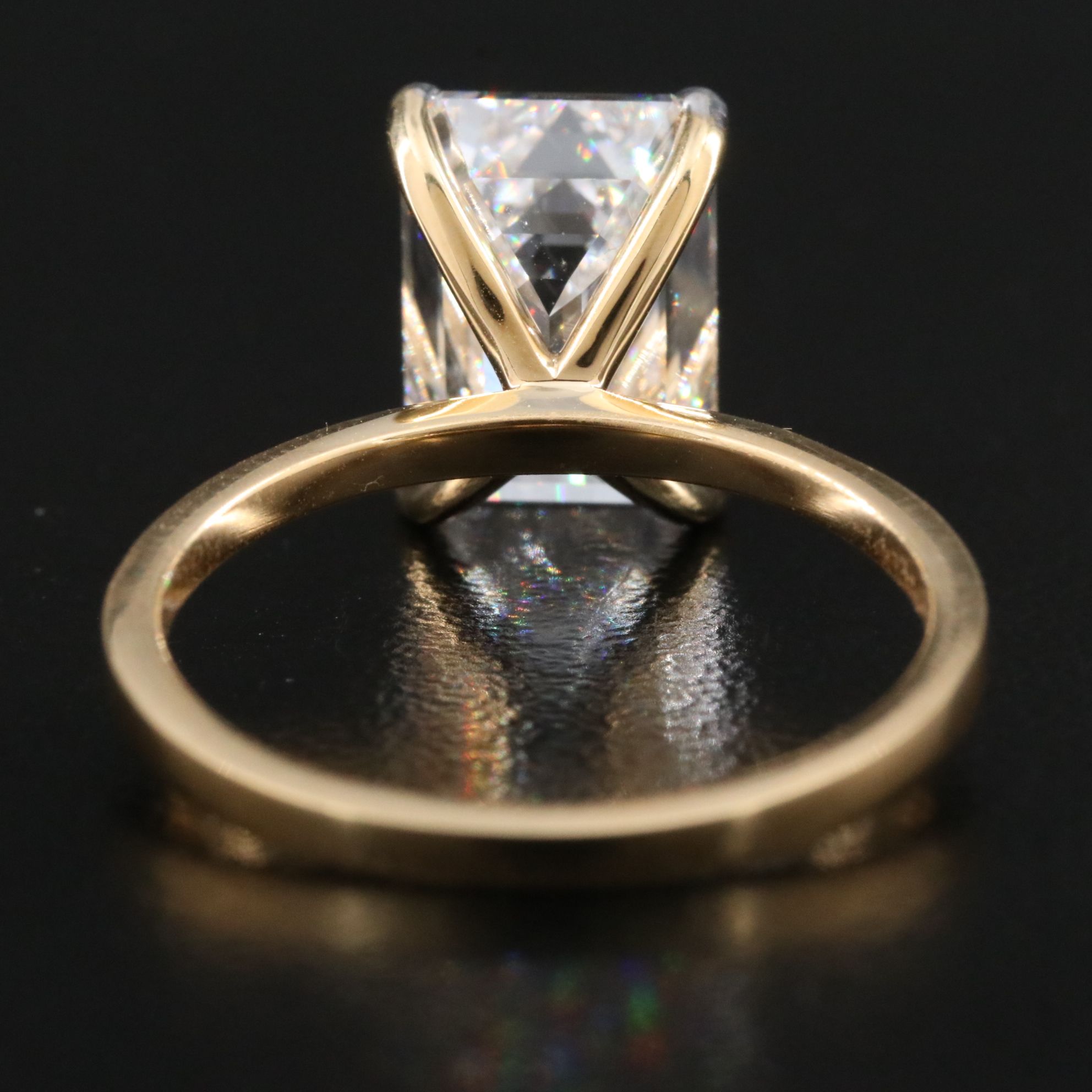 18K 4.08 CT Lab Grown Diamond Solitaire Ring with IGI Report