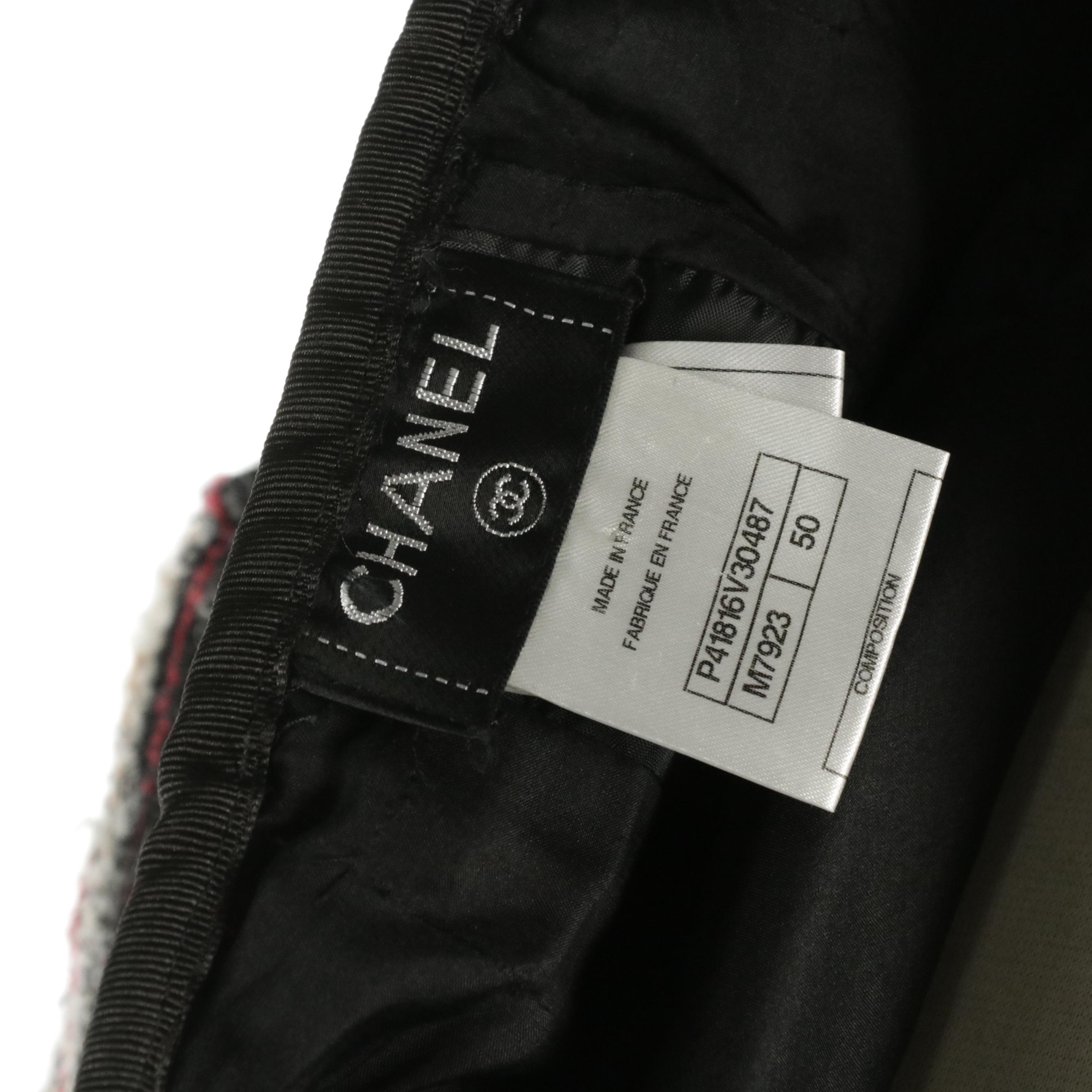 Chanel Wool Blend Bouclé Tweed Jacket Skirt Suit CC Button