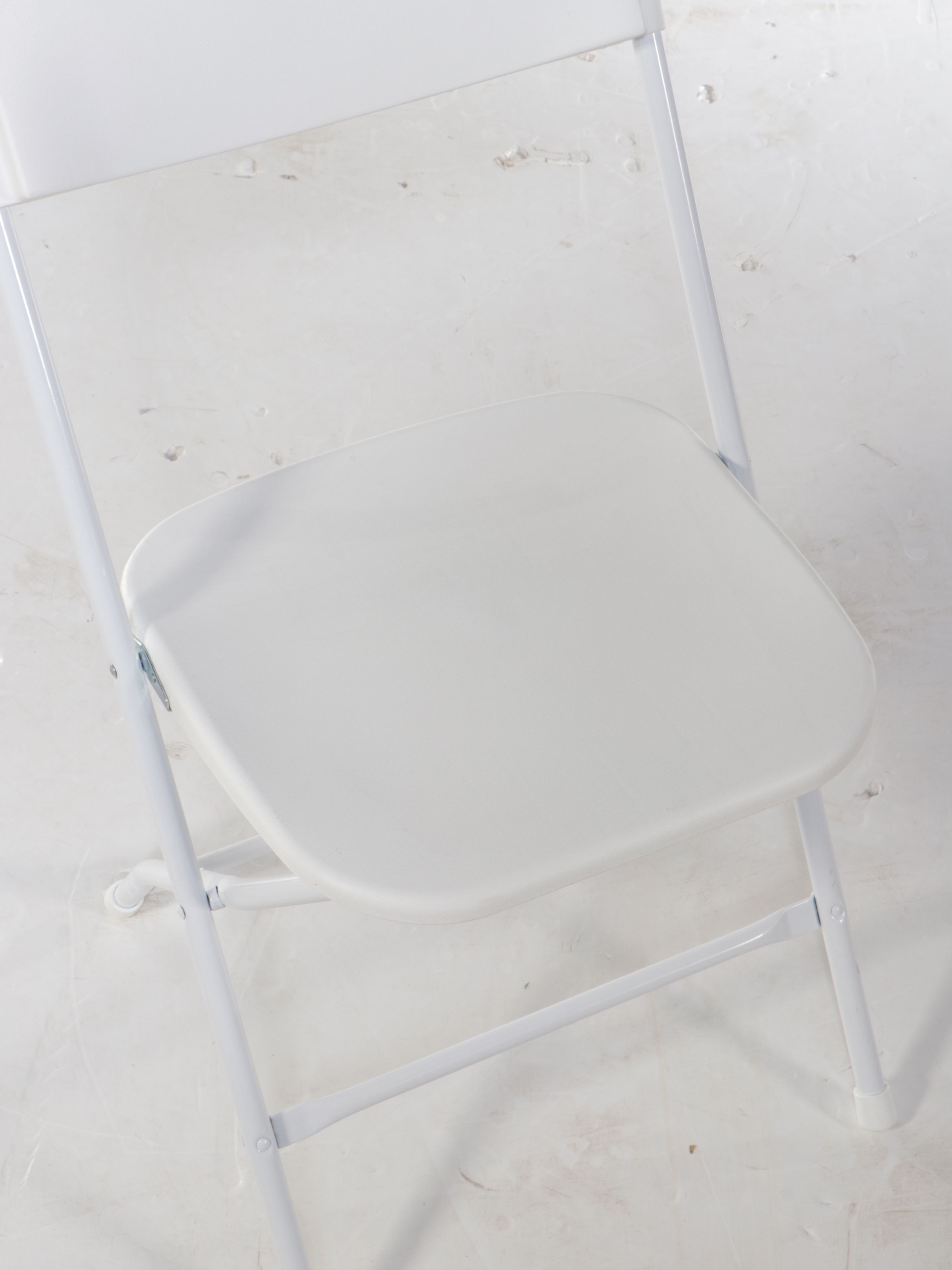 Lifetime Round Folding Plastic  Table with Six Folding Chairs