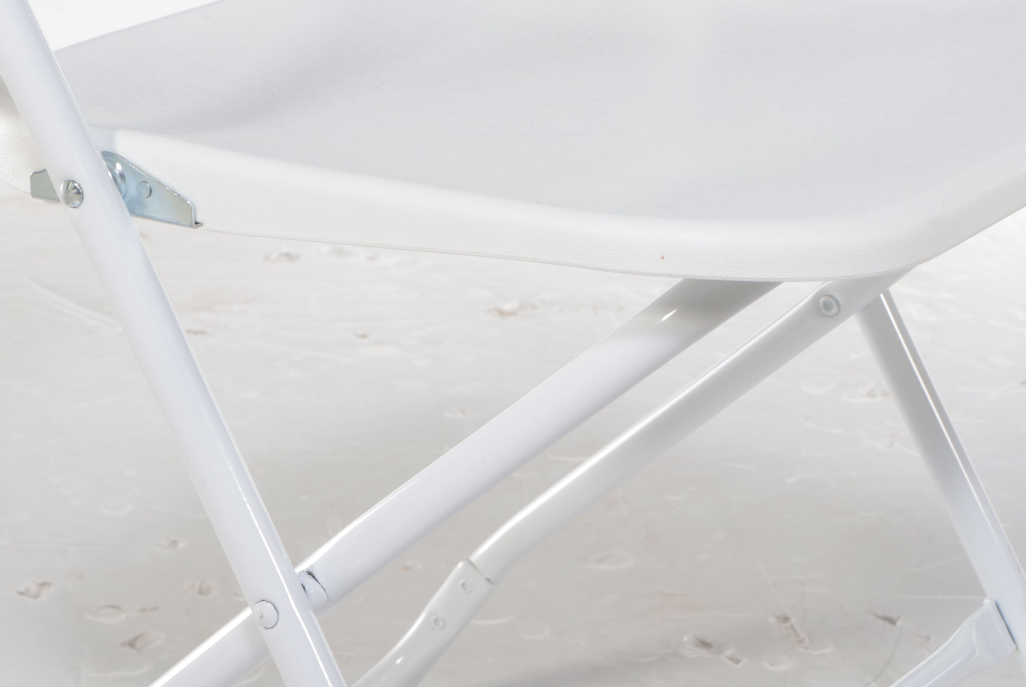 Lifetime Round Folding Plastic  Table with Six Folding Chairs