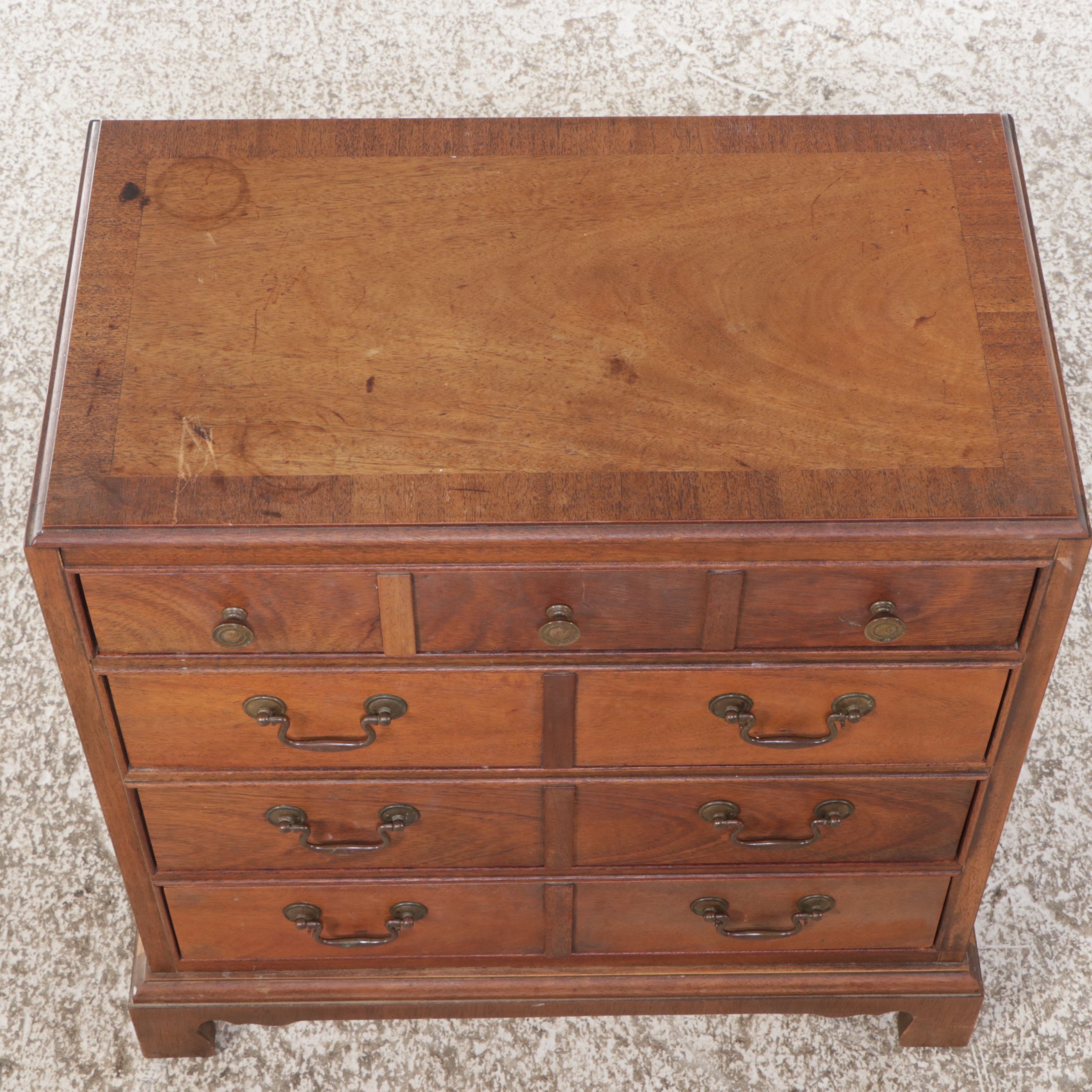Georgian Style Walnut Chest of Drawers, 20th Century