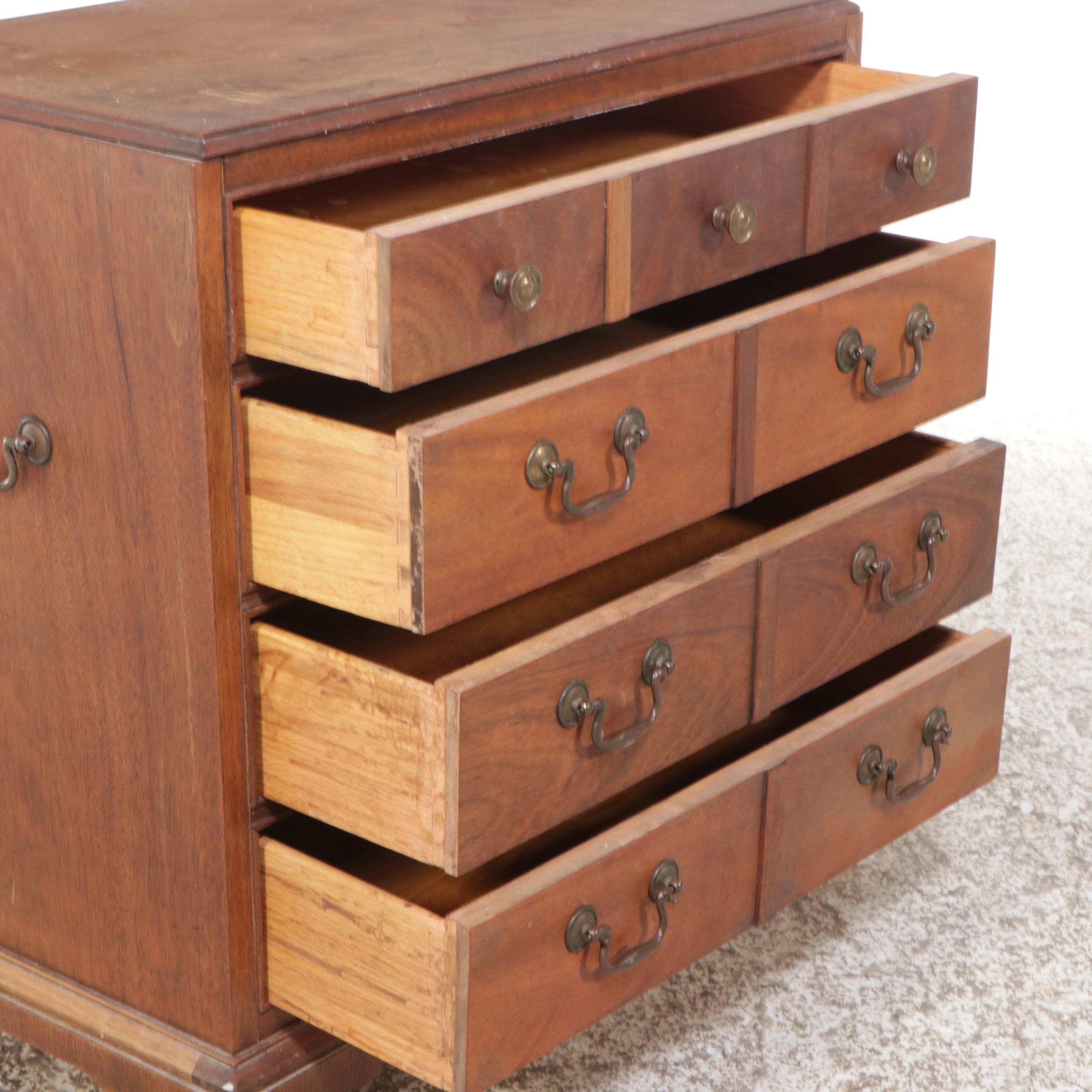 Georgian Style Walnut Chest of Drawers, 20th Century