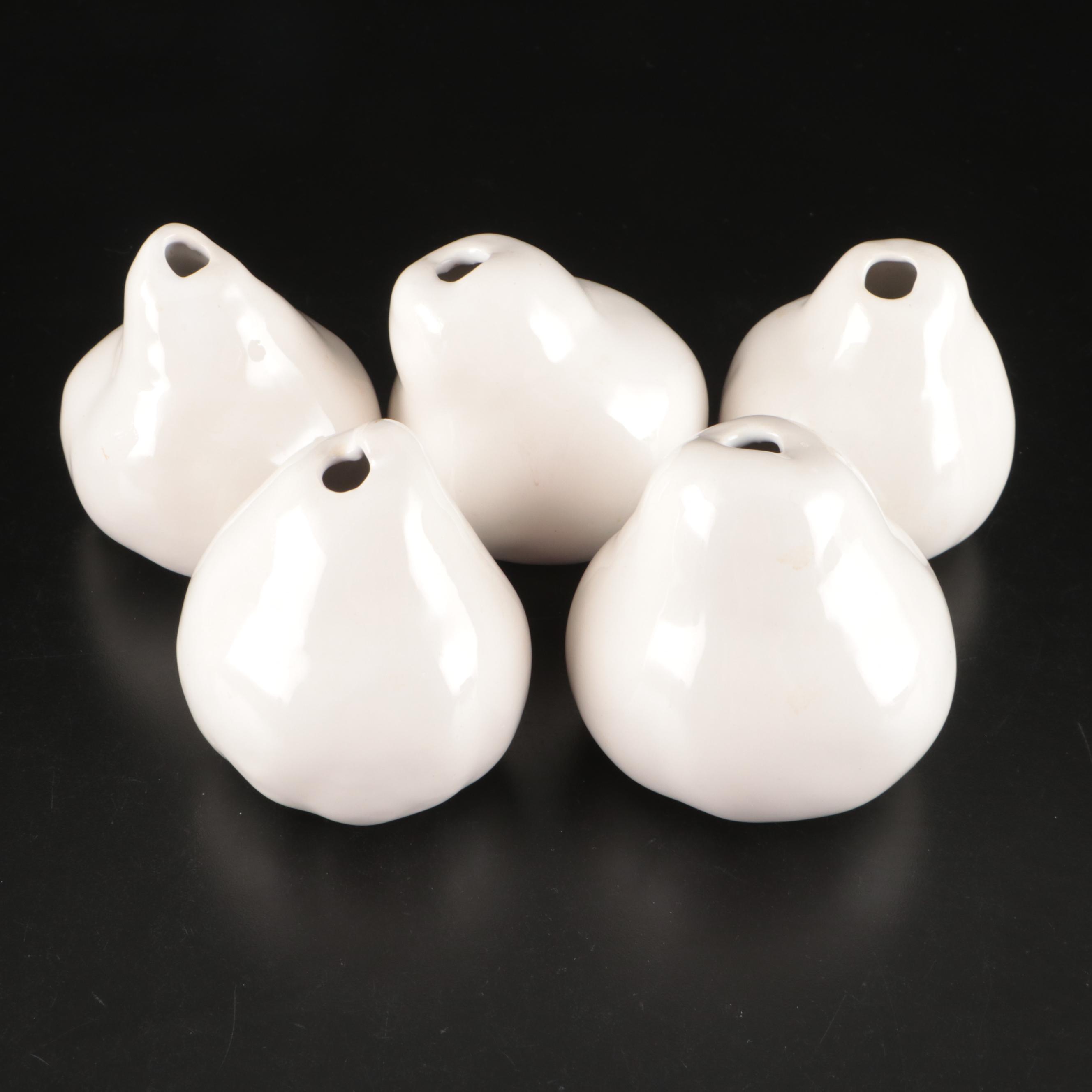 Porcelaine de Paris "Ming Bleu" with Hermès "Toucans" Bowl and Other Decor