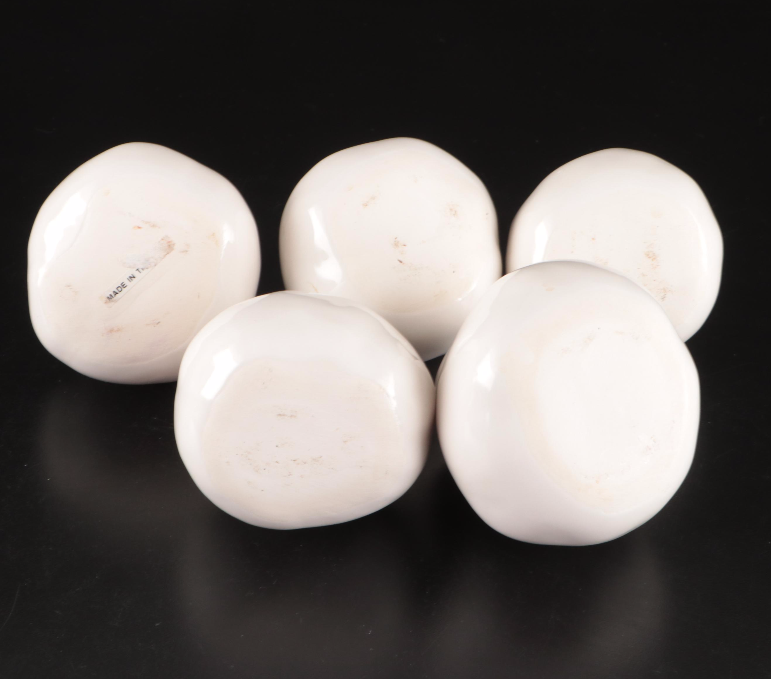 Porcelaine de Paris "Ming Bleu" with Hermès "Toucans" Bowl and Other Decor