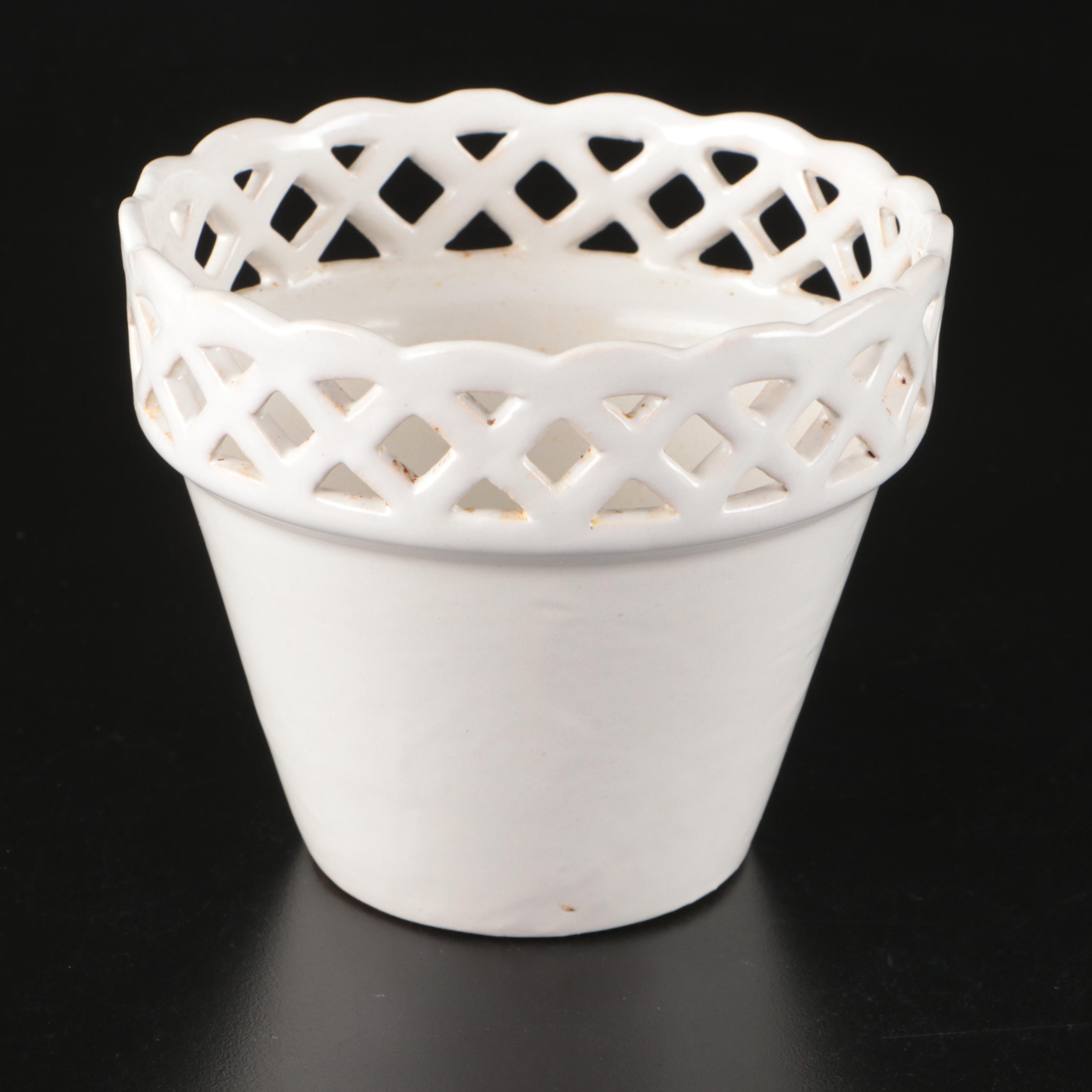 Porcelaine de Paris "Ming Bleu" with Hermès "Toucans" Bowl and Other Decor