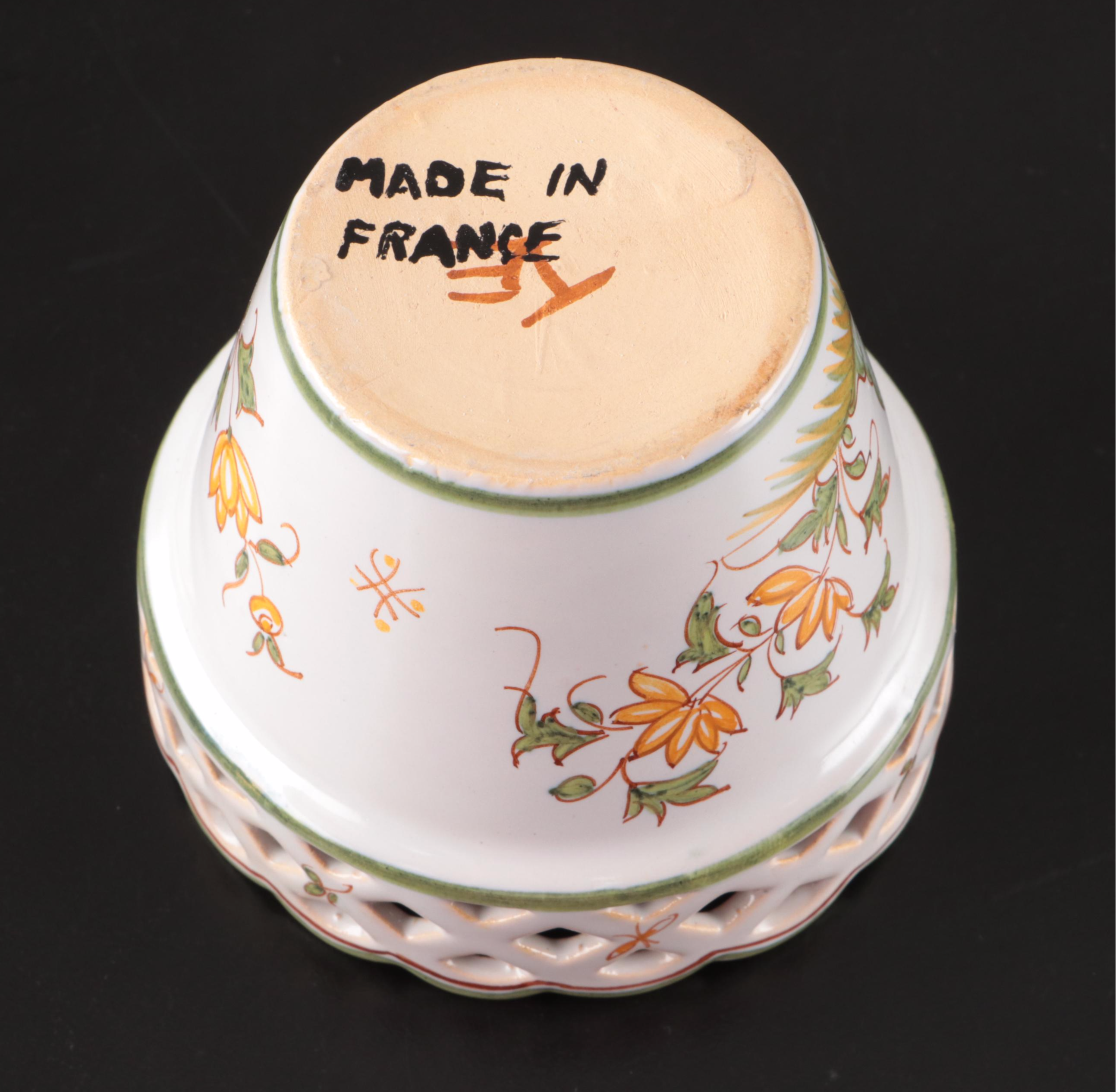 Porcelaine de Paris "Ming Bleu" with Hermès "Toucans" Bowl and Other Decor