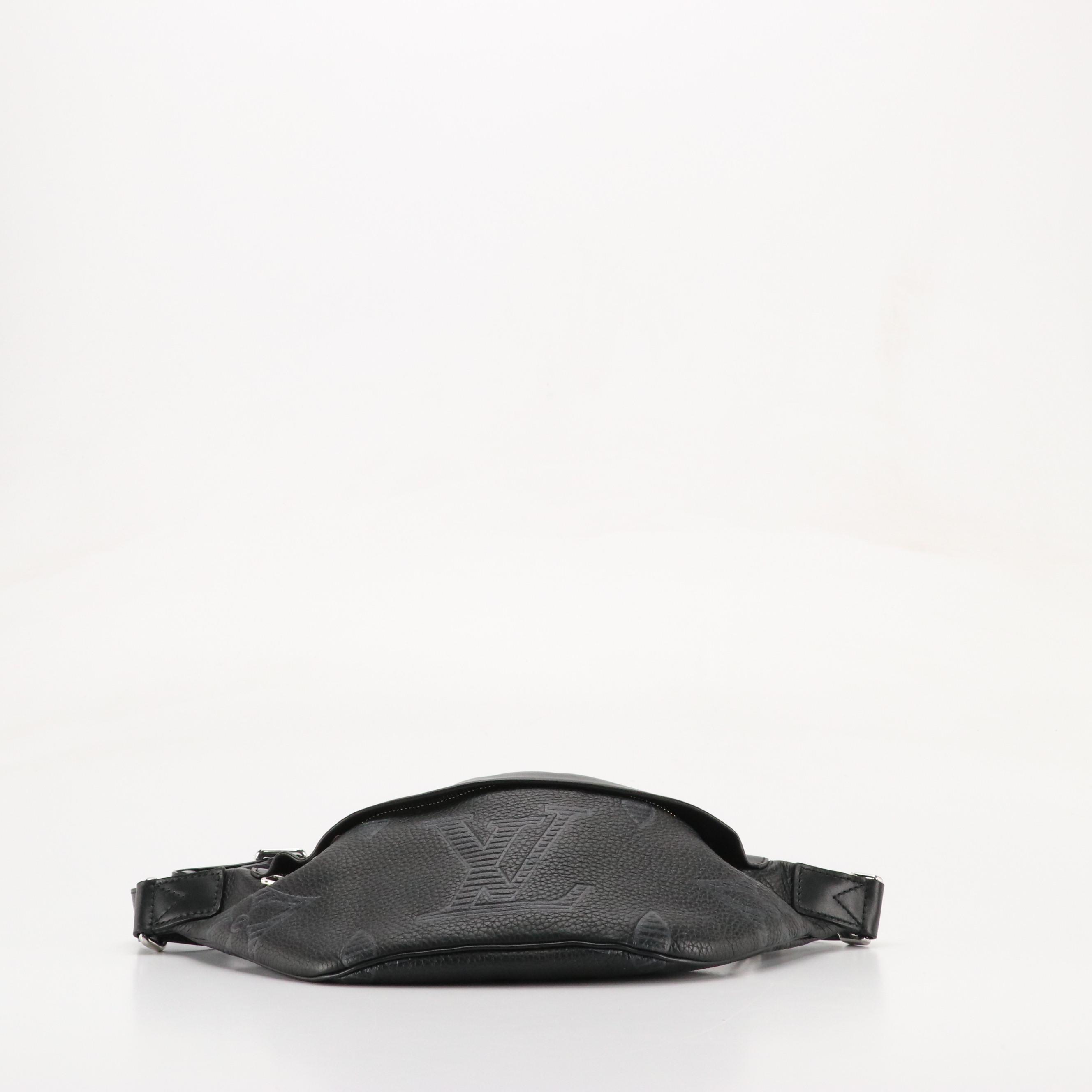 Louis Vuitton Bumbag in Giant Monogram Shadow Discovery Leather