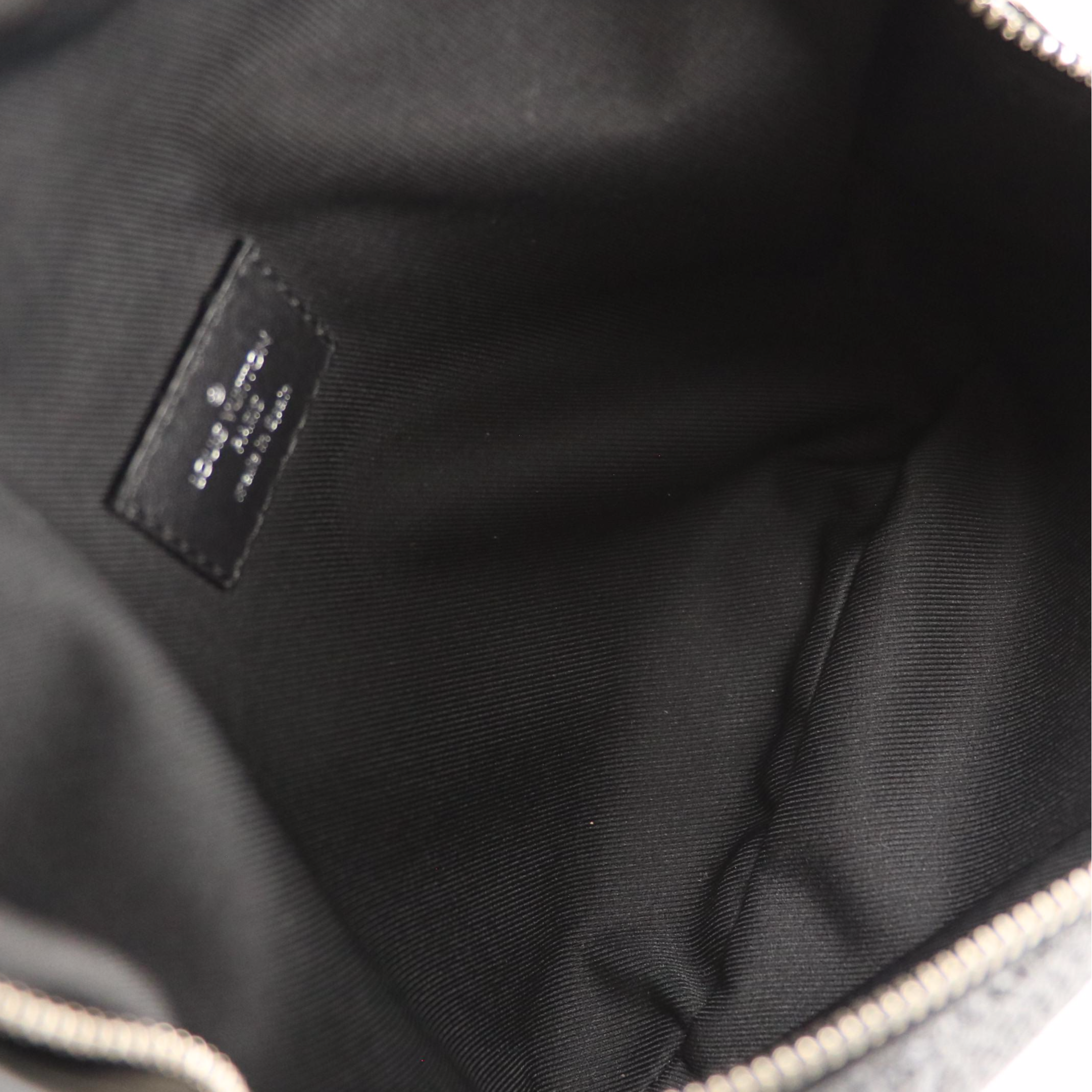 Louis Vuitton Bumbag in Giant Monogram Shadow Discovery Leather