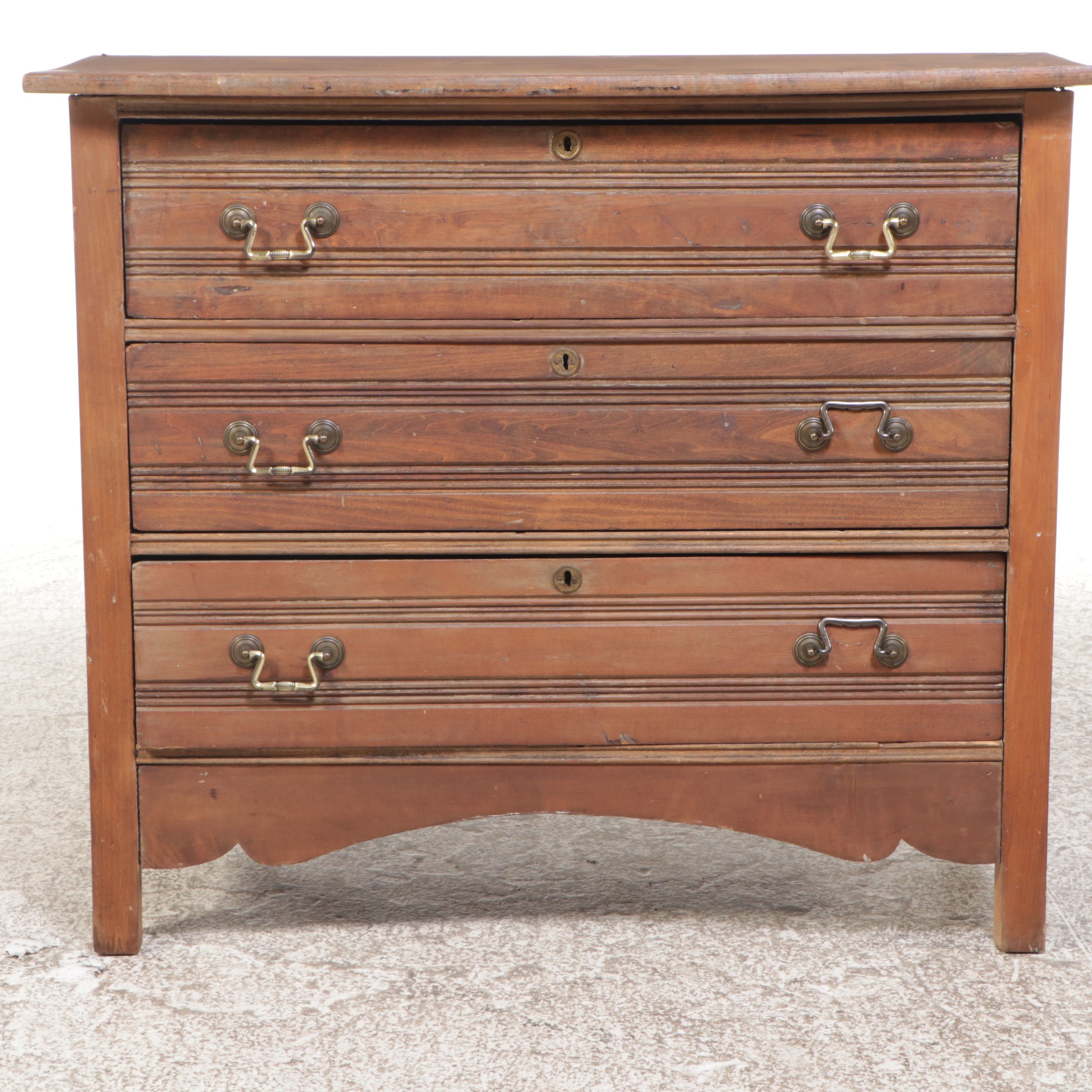 Traditional Style Mahogany Three-Drawer Chest