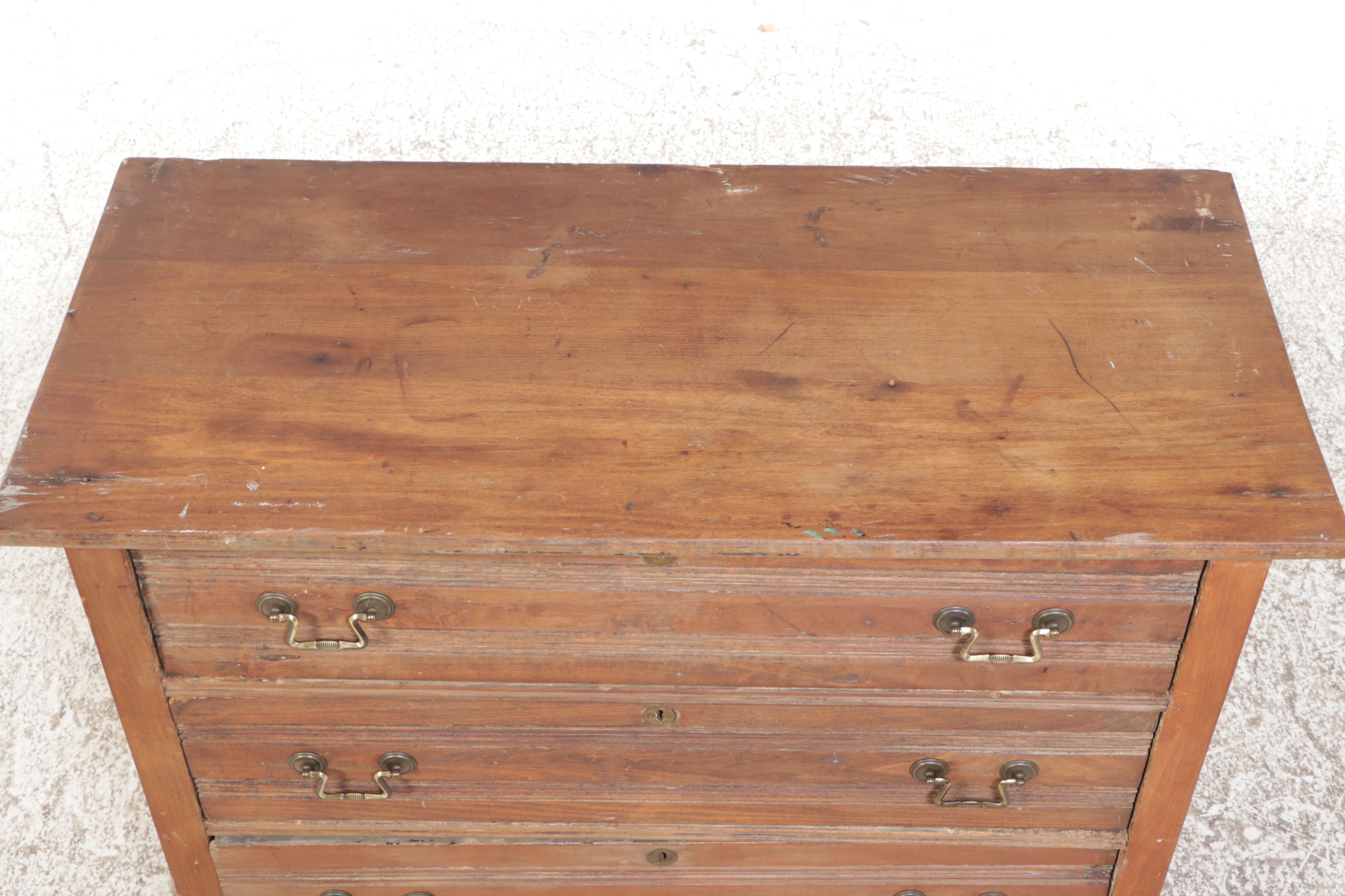 Traditional Style Mahogany Three-Drawer Chest