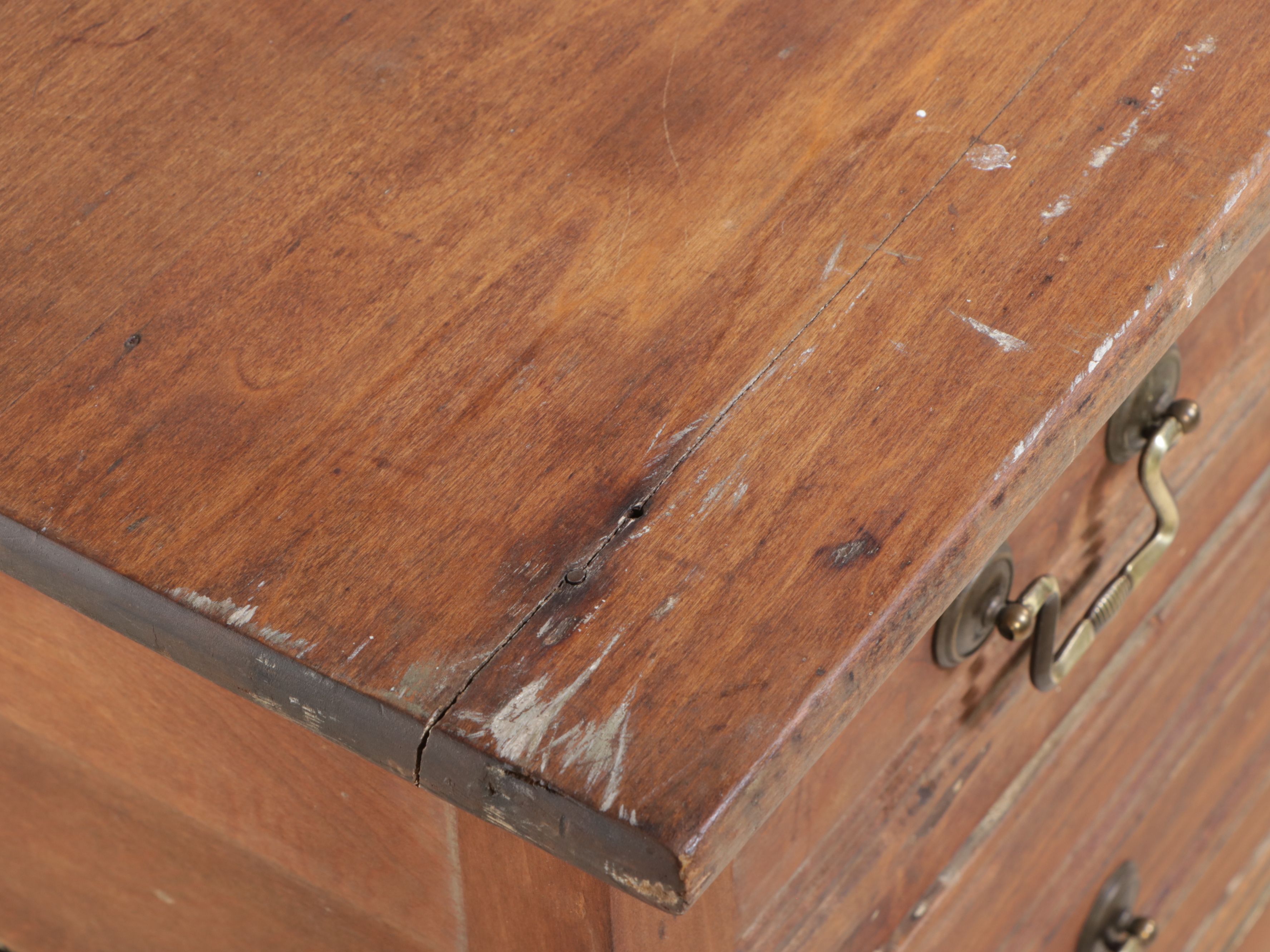 Traditional Style Mahogany Three-Drawer Chest