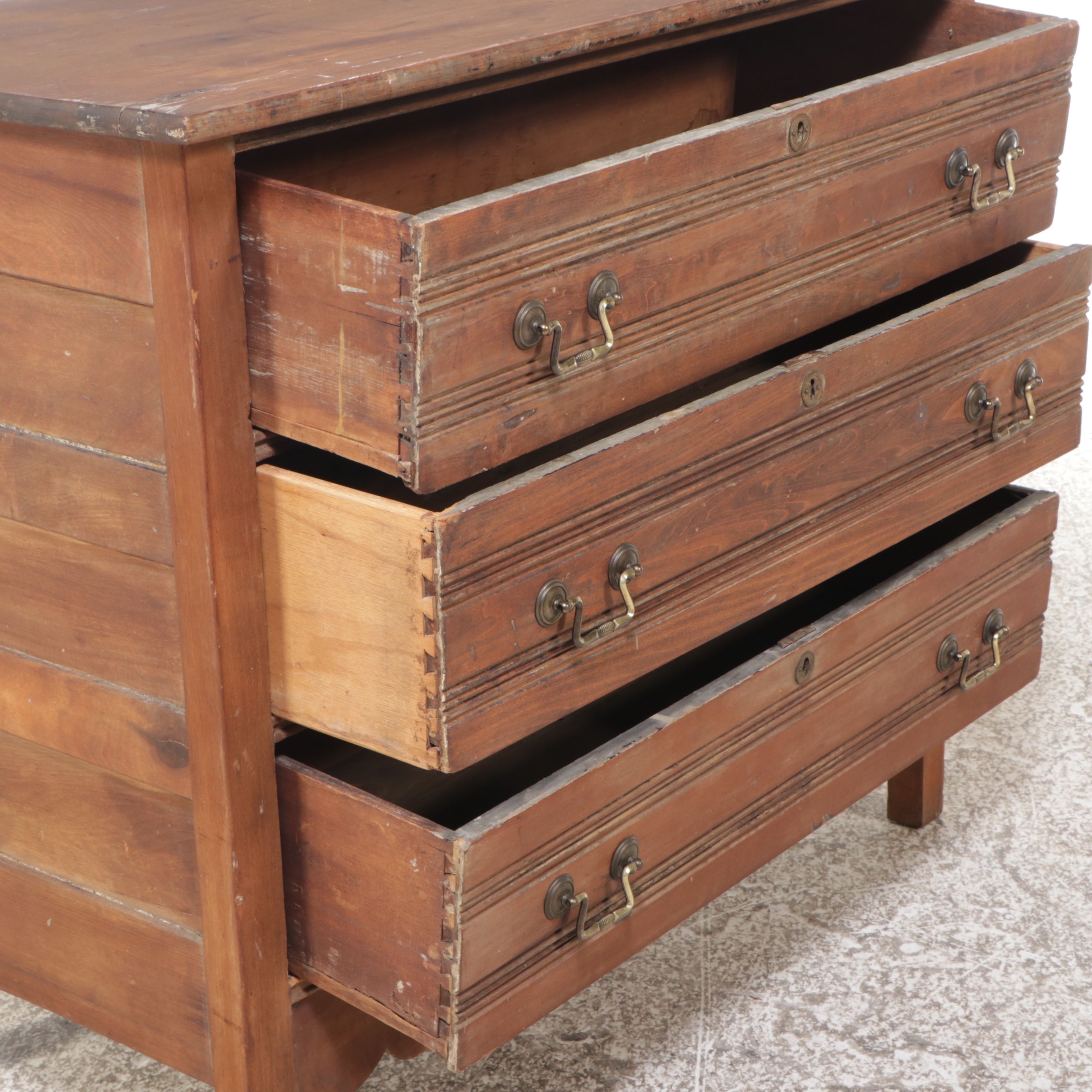 Traditional Style Mahogany Three-Drawer Chest