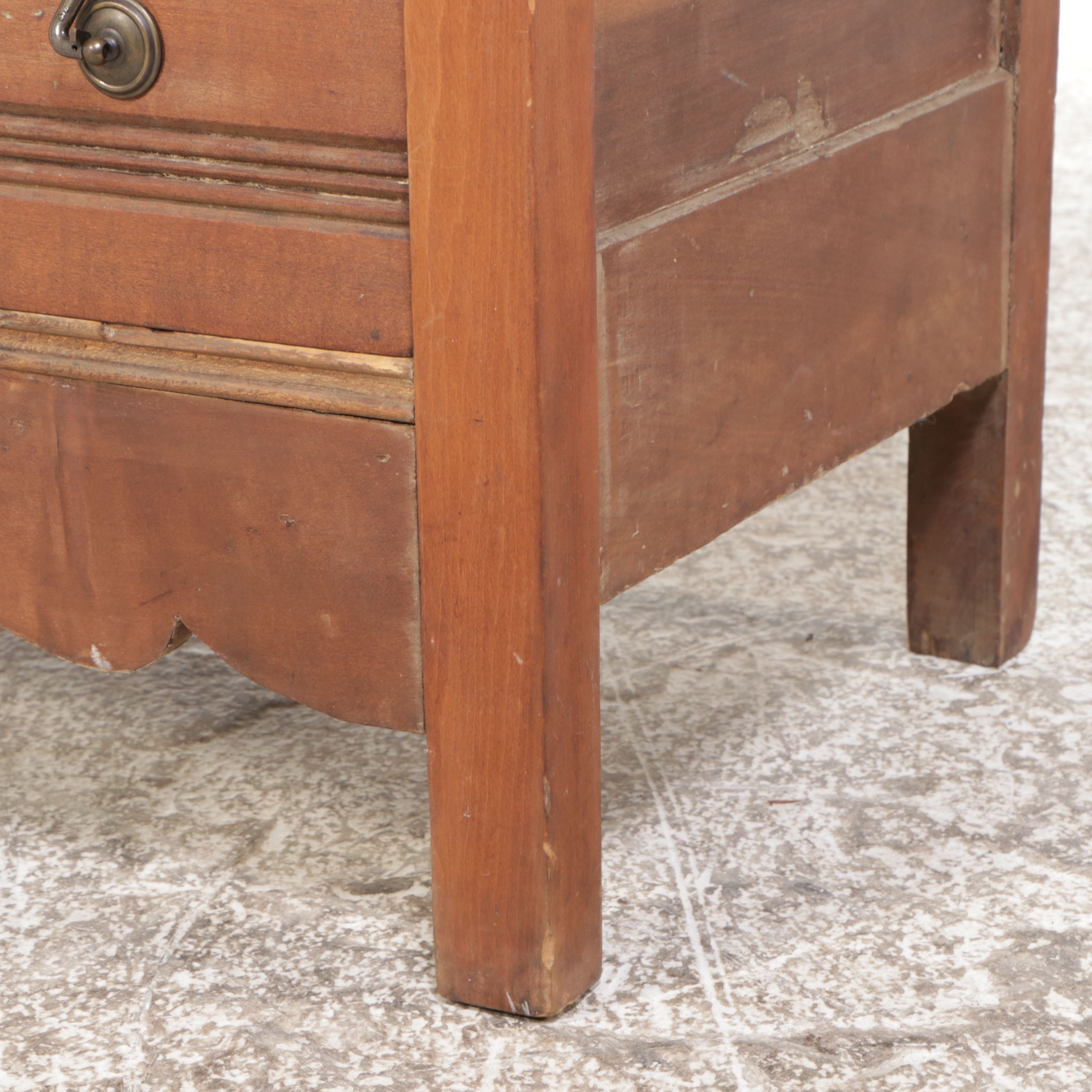 Traditional Style Mahogany Three-Drawer Chest