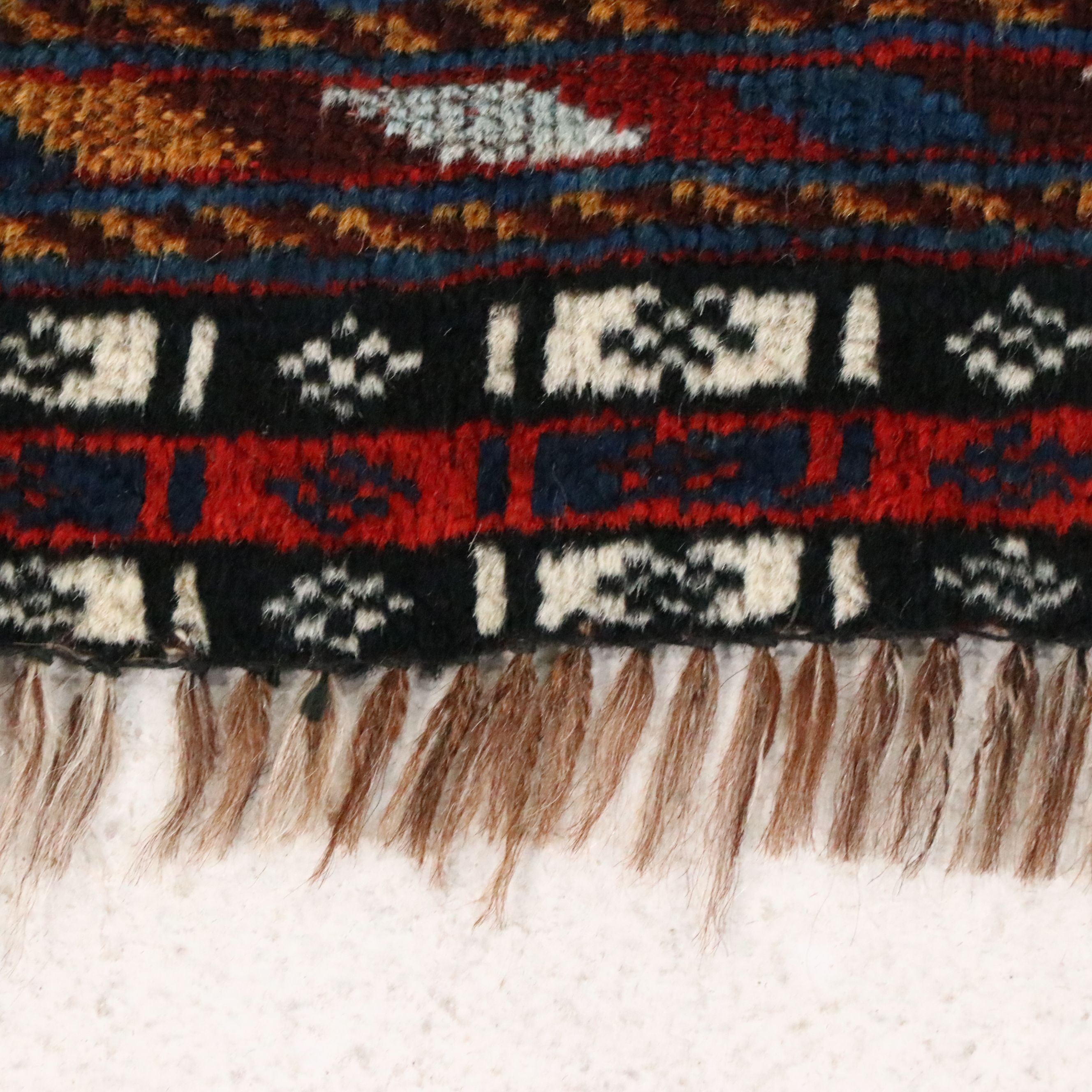 4'11 x 9'3 Hand-Knotted Persian QashqaI Area Rug