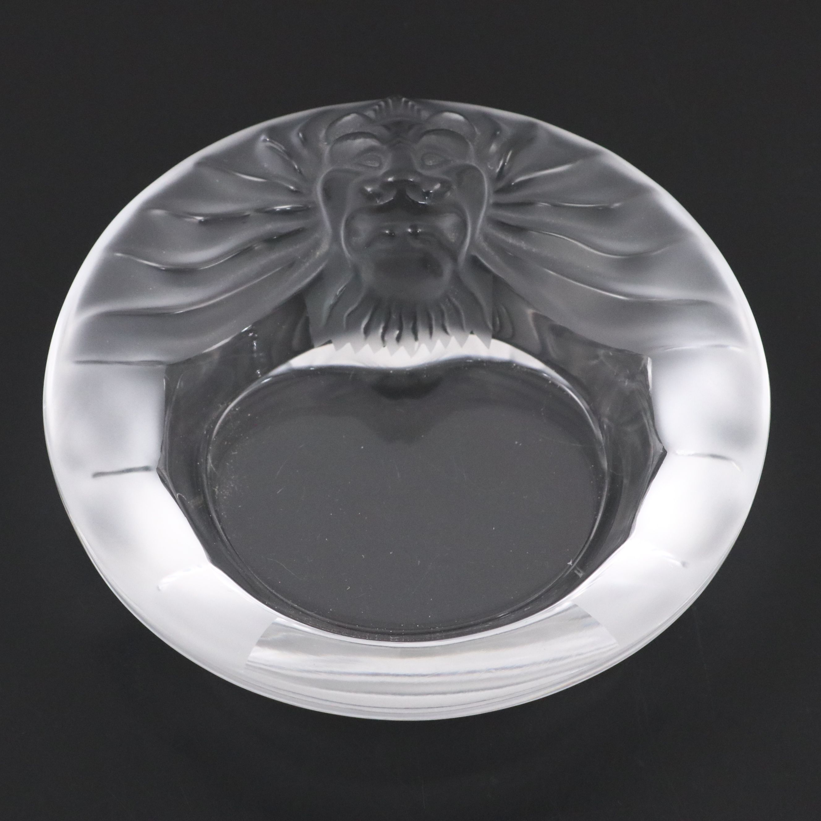 Lalique "Tête de Lion" Frosted and Clear Crystal Ashtray, Mid to Late 20th C.