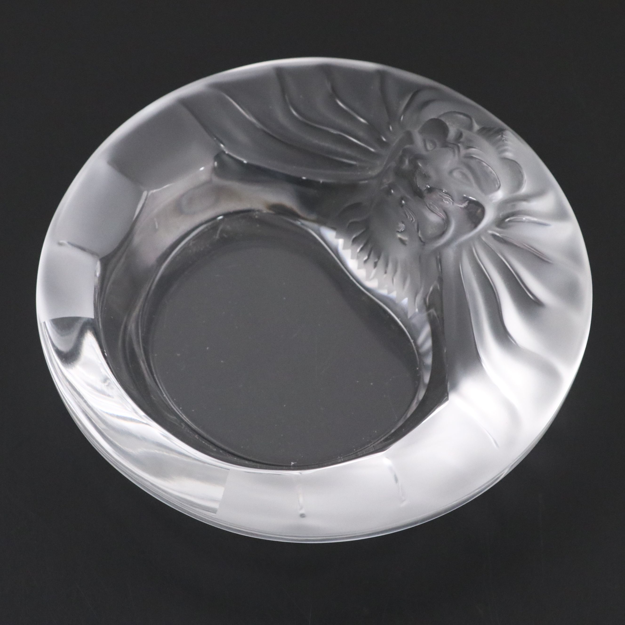 Lalique "Tête de Lion" Frosted and Clear Crystal Ashtray, Mid to Late 20th C.