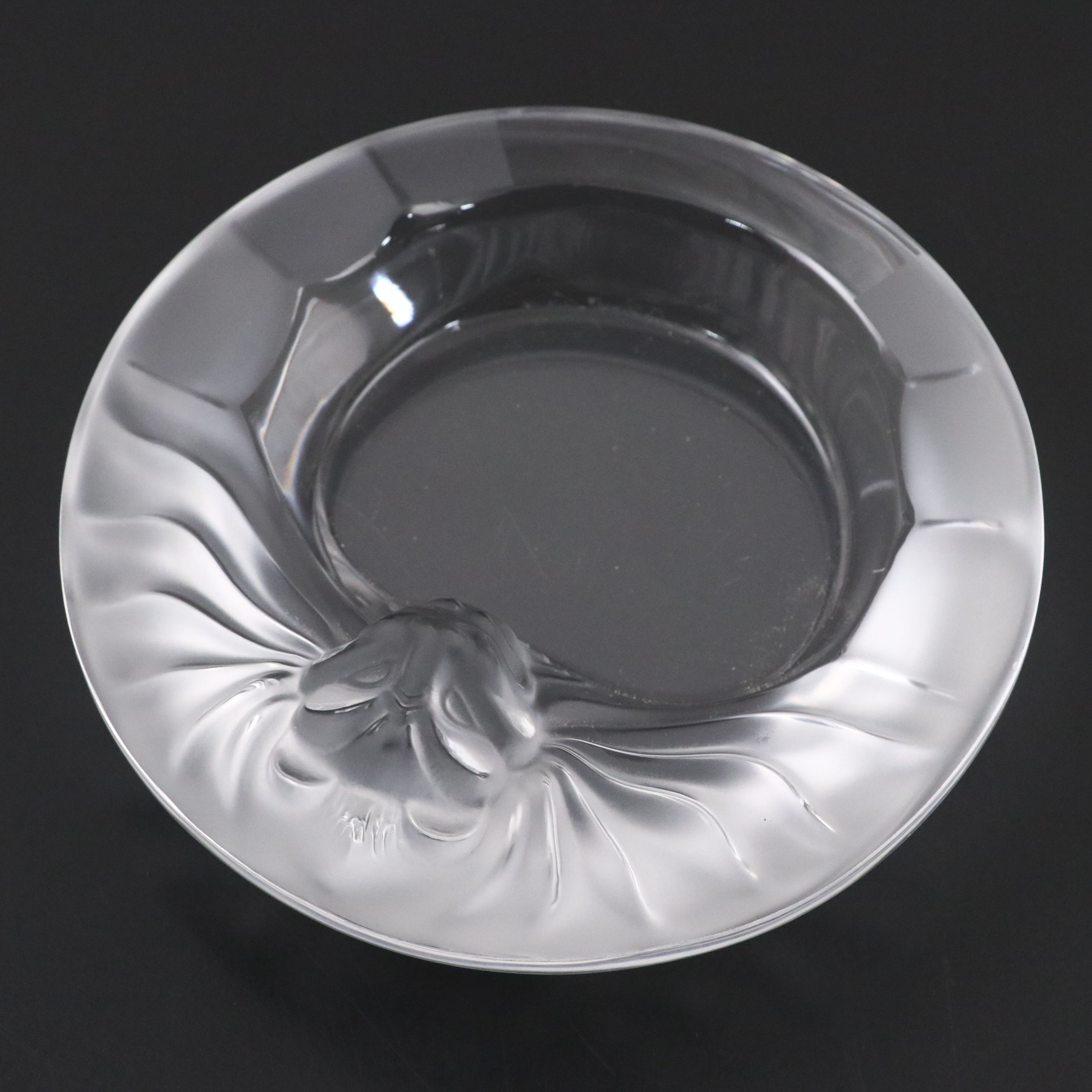 Lalique "Tête de Lion" Frosted and Clear Crystal Ashtray, Mid to Late 20th C.