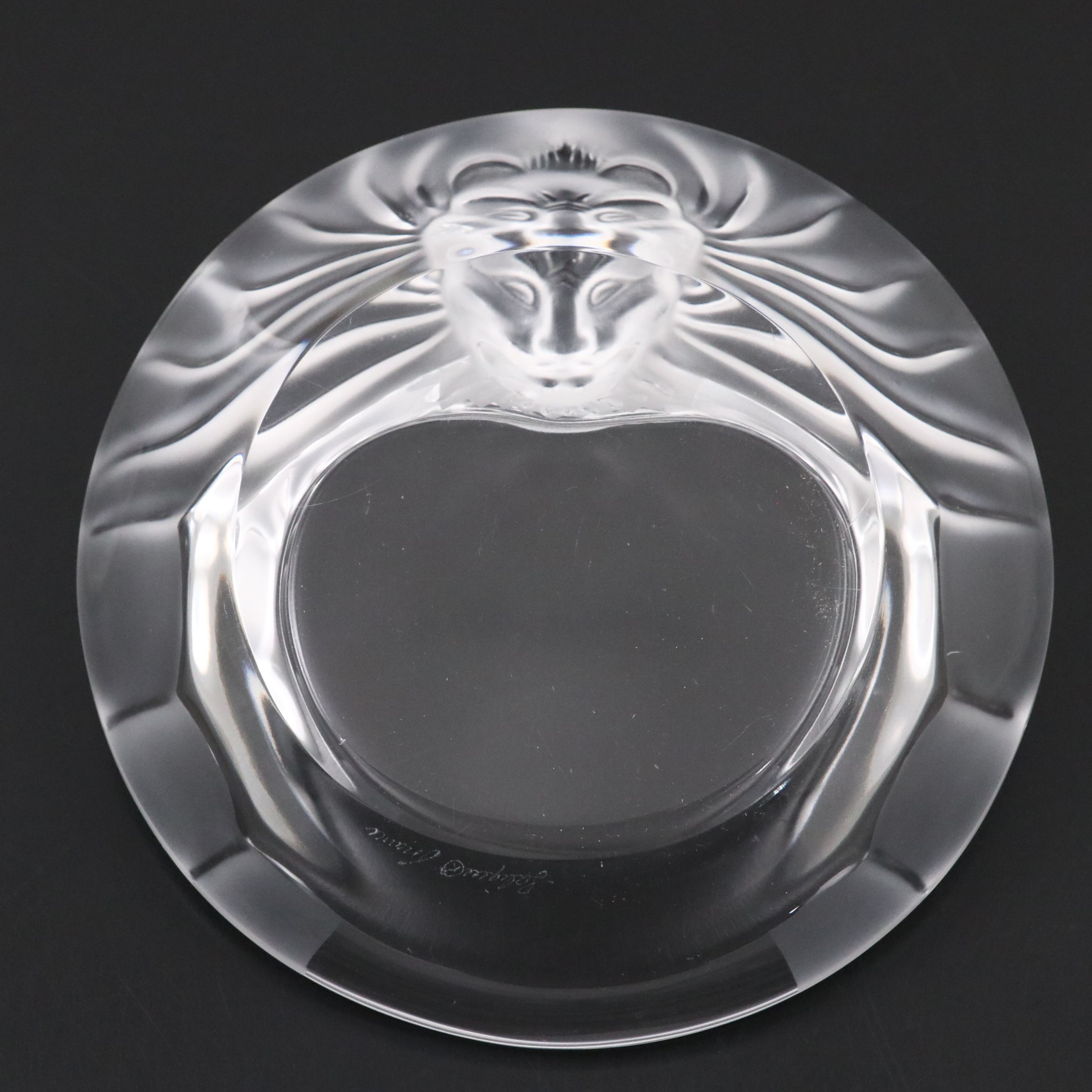 Lalique "Tête de Lion" Frosted and Clear Crystal Ashtray, Mid to Late 20th C.