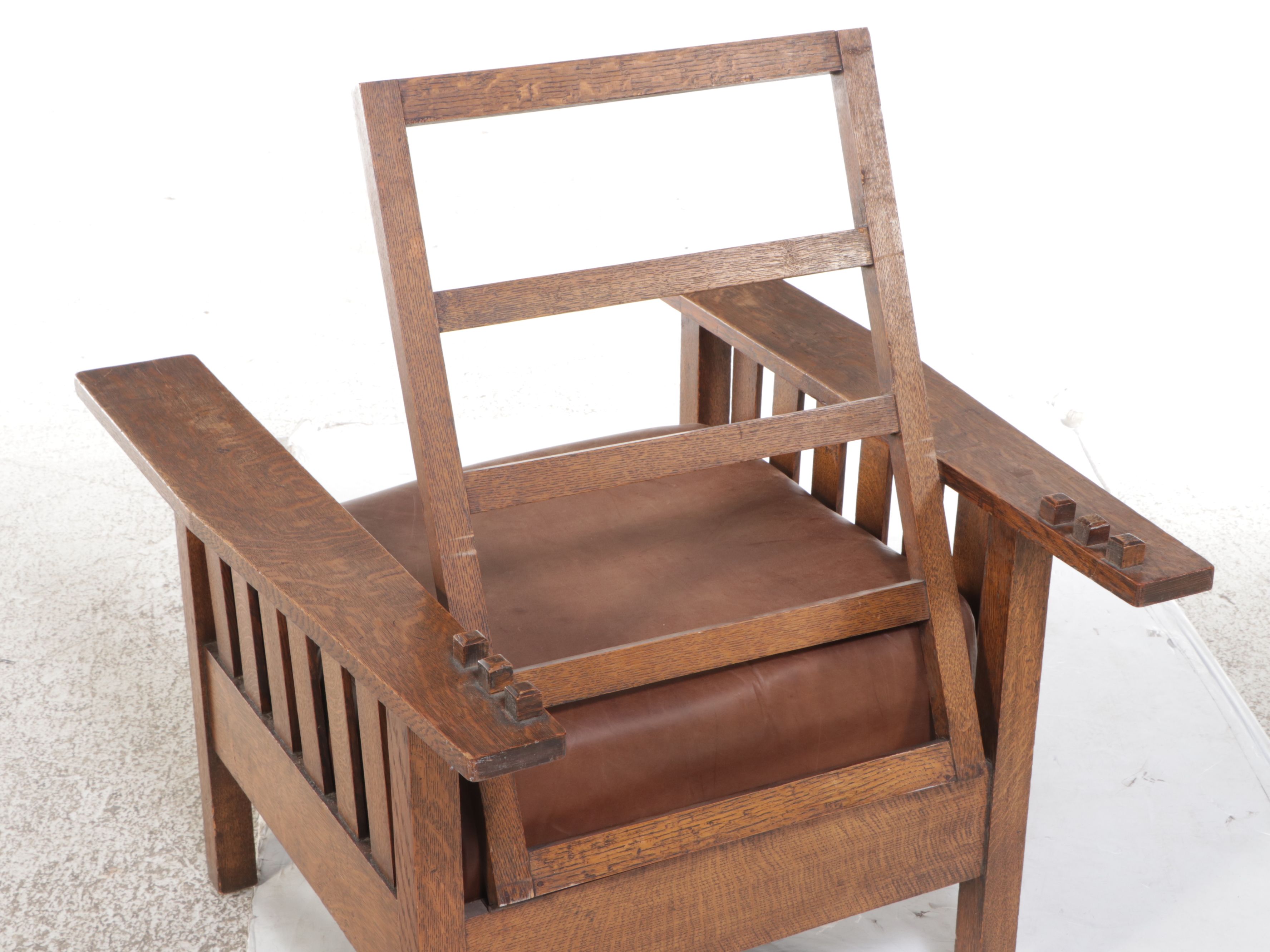 Arts & Crafts Style Leather Upholstered Oak Recliner, 20th Century