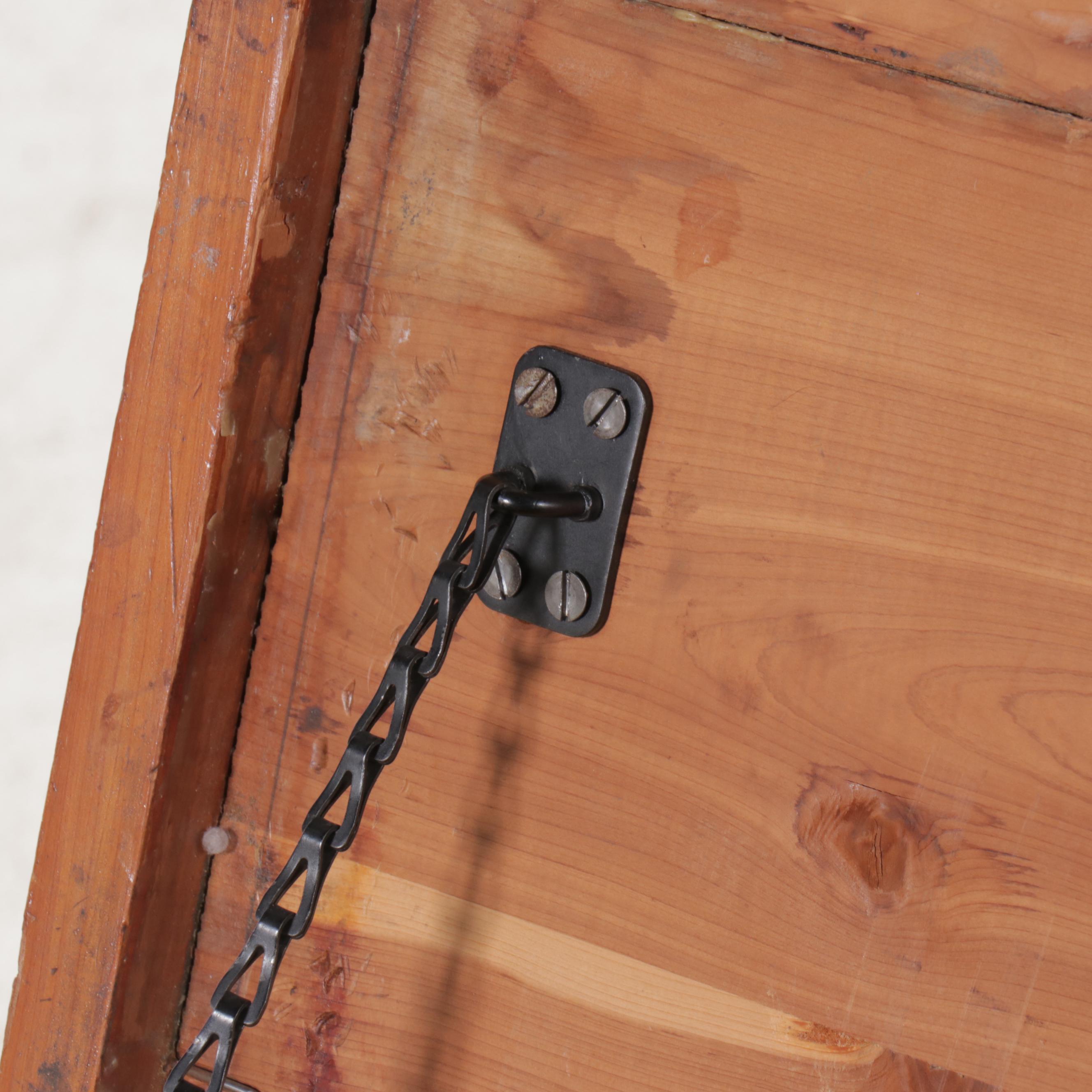 Colonial Style Cedar Chest, Early to Mid-20th Century