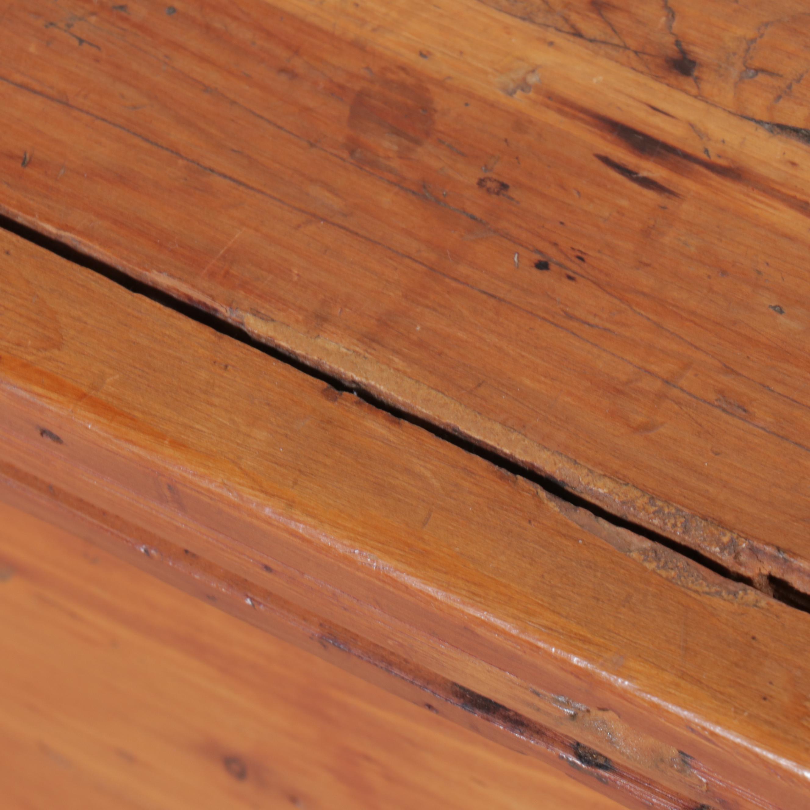 Colonial Style Cedar Chest, Early to Mid-20th Century