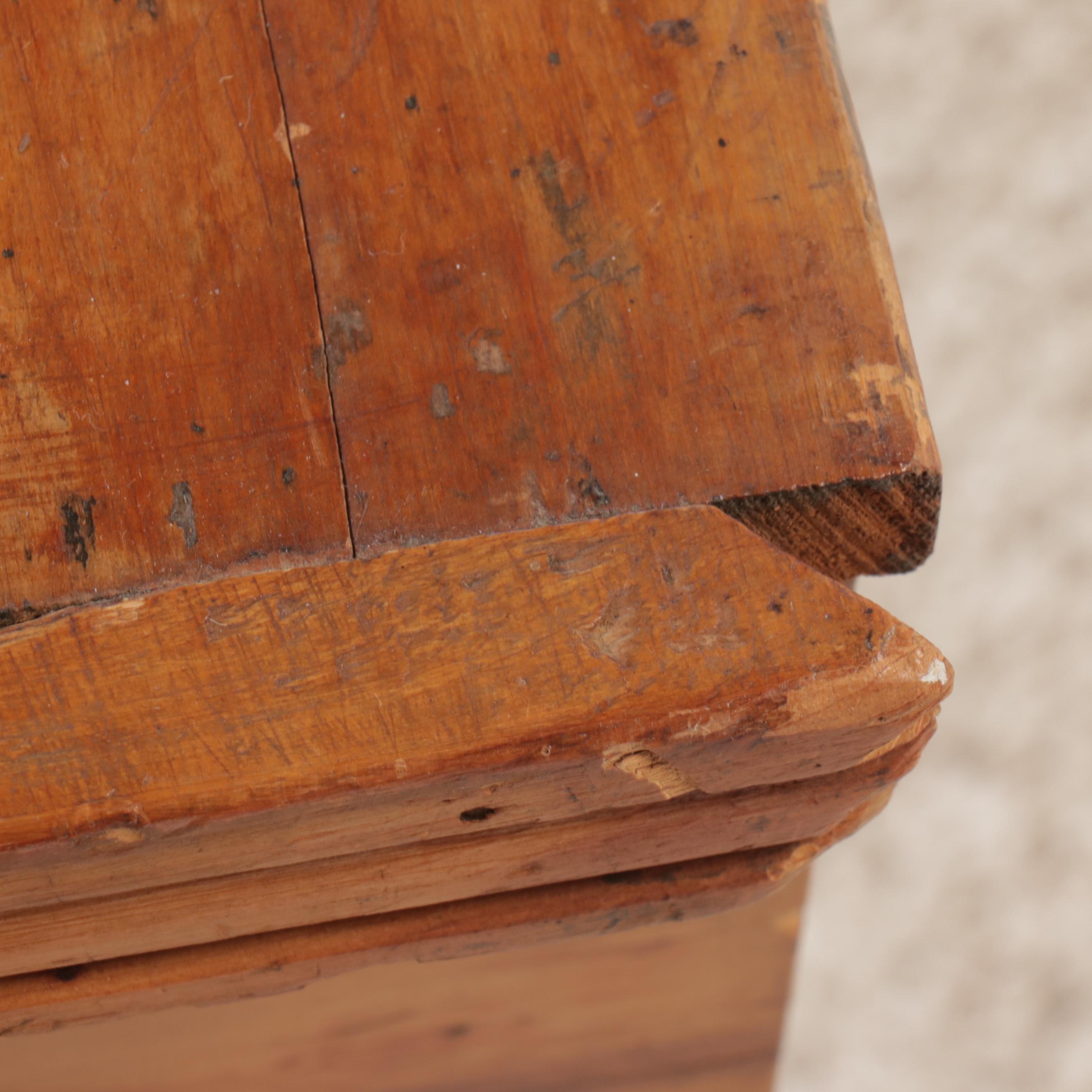 Colonial Style Cedar Chest, Early to Mid-20th Century