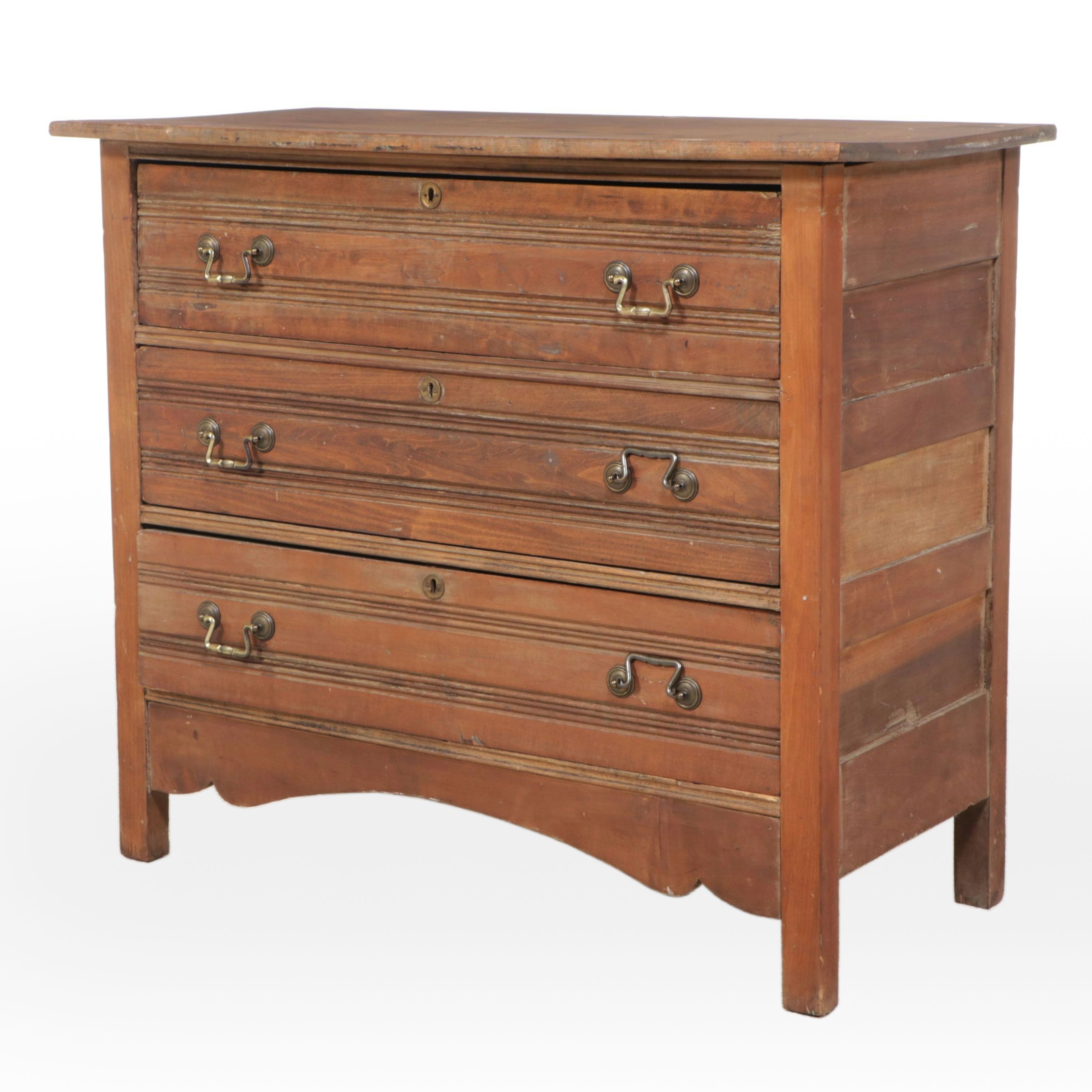 Traditional Style Mahogany Three-Drawer Chest
