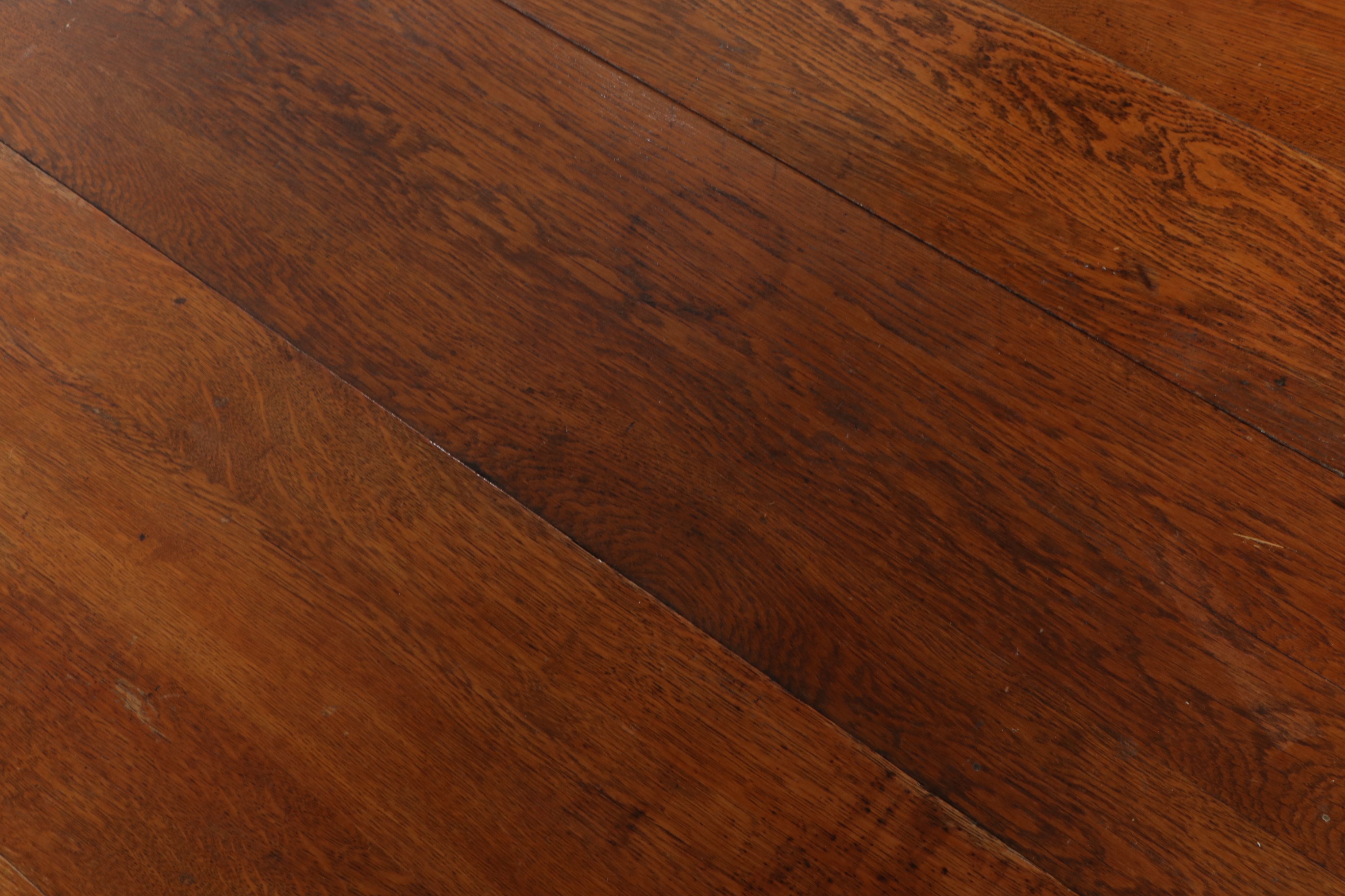 Traditional Style Five Piece Oak Dining Set