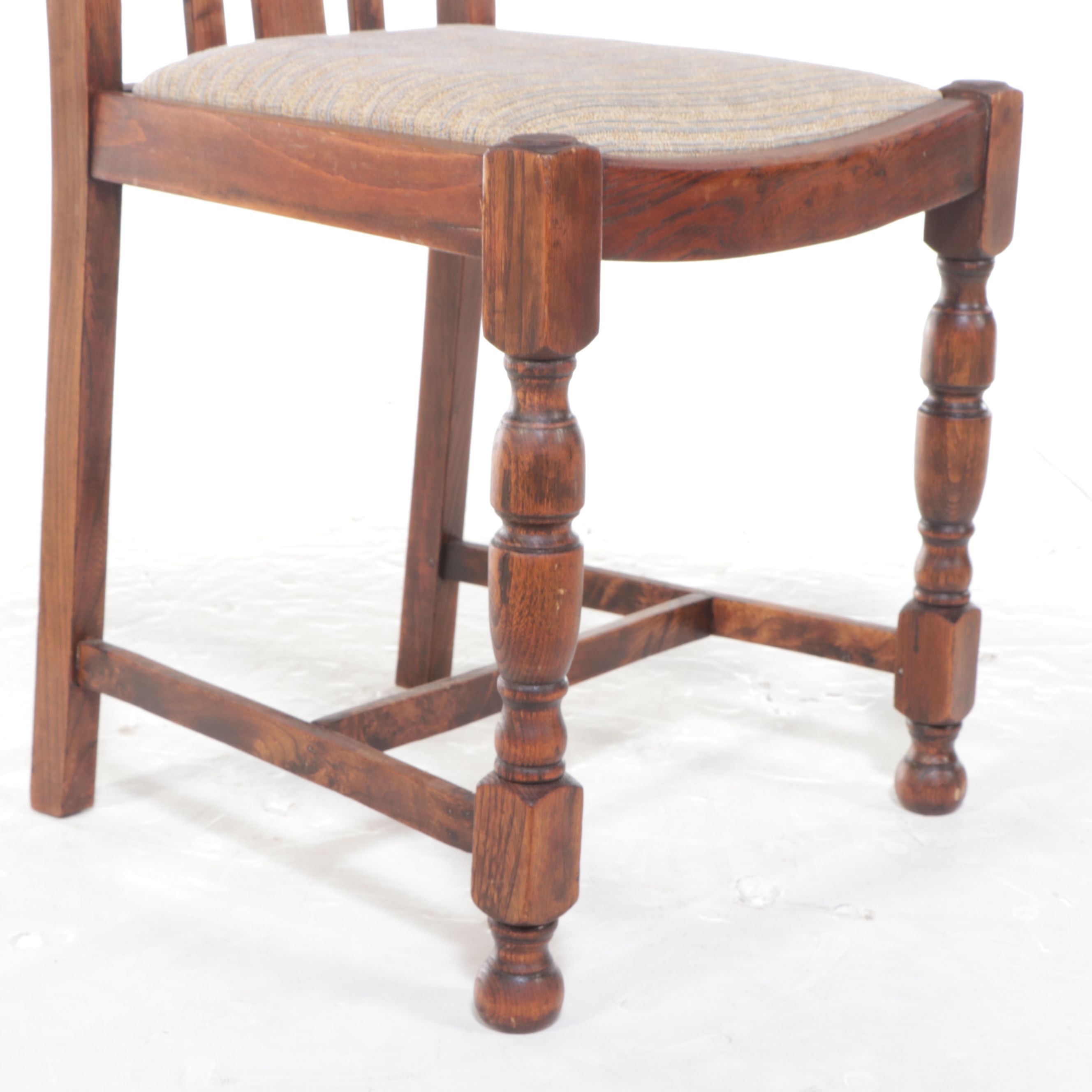 Traditional Style Five Piece Oak Dining Set