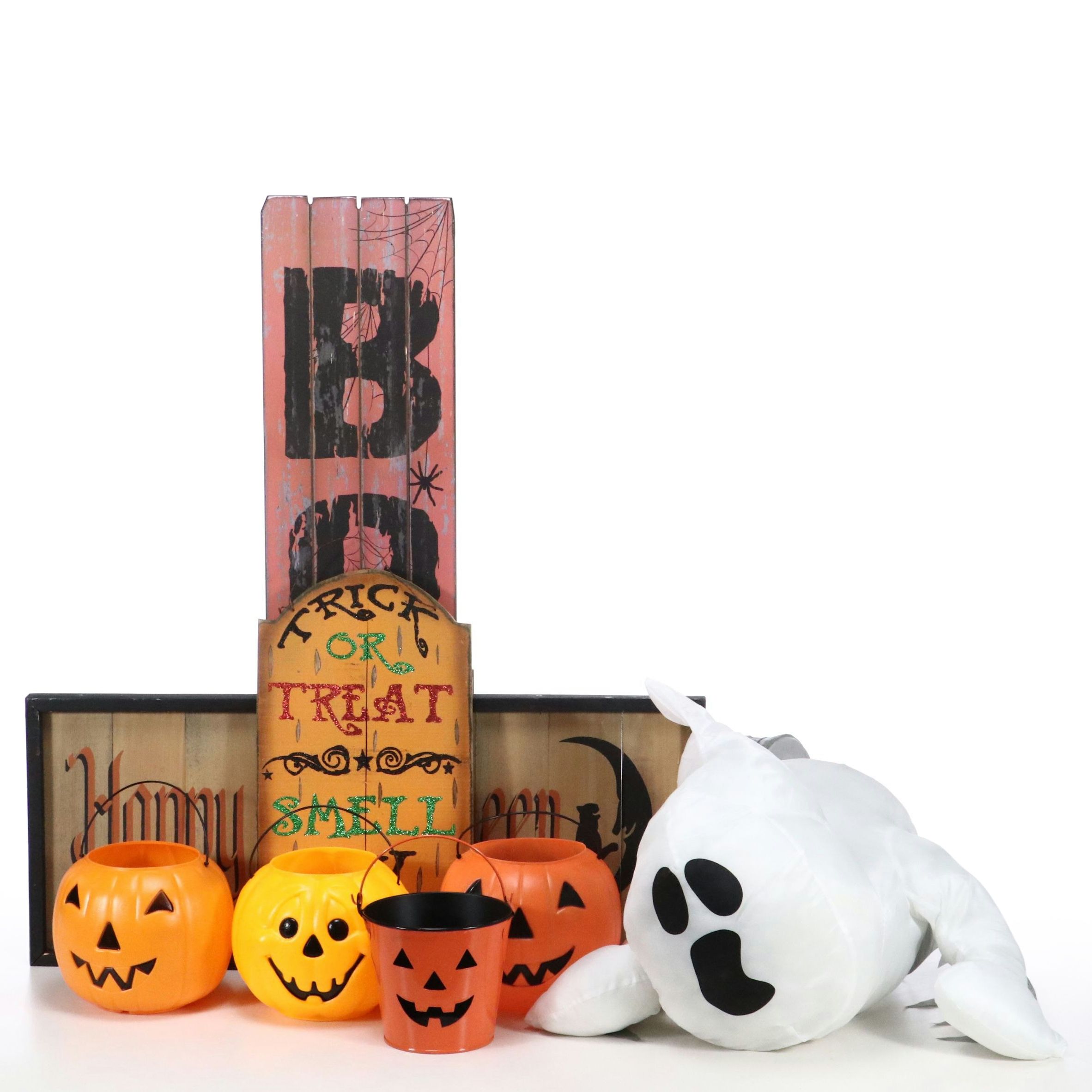 Direct International "Happy Halloween" Sign with More Halloween Décor