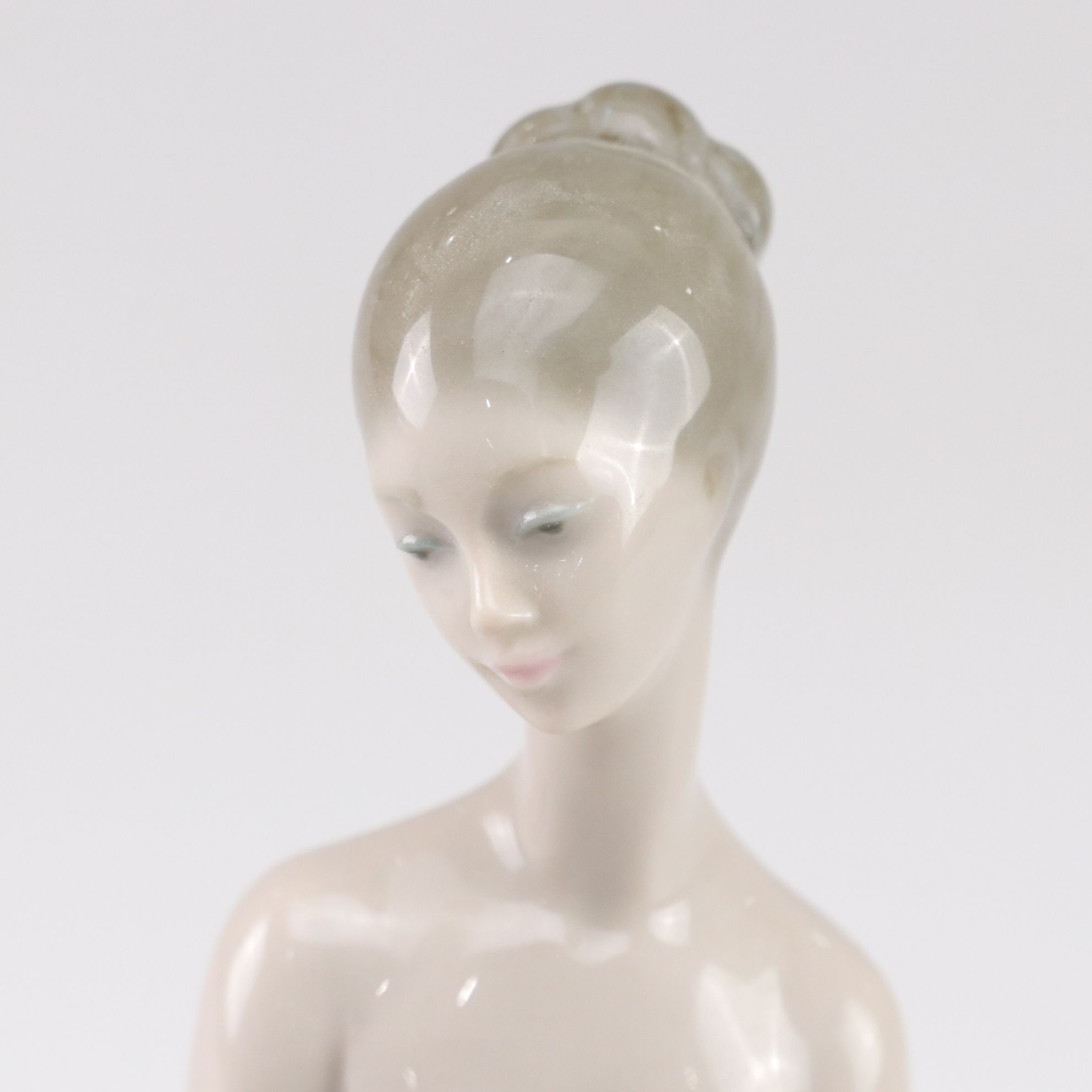 Lladró "Bridesmaid" Porcelain Figurine