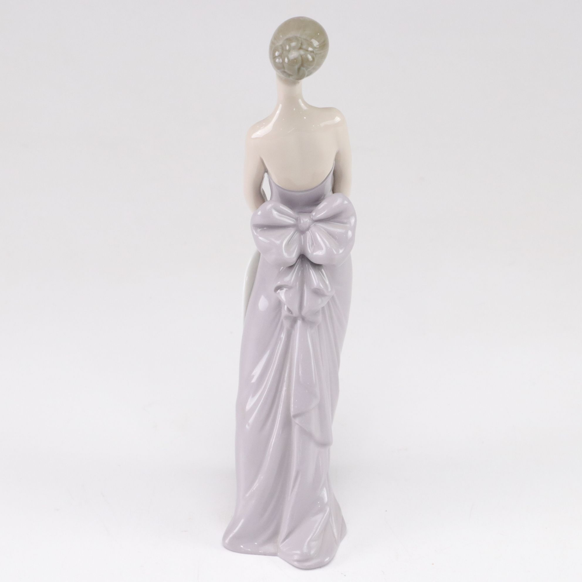 Lladró "Bridesmaid" Porcelain Figurine