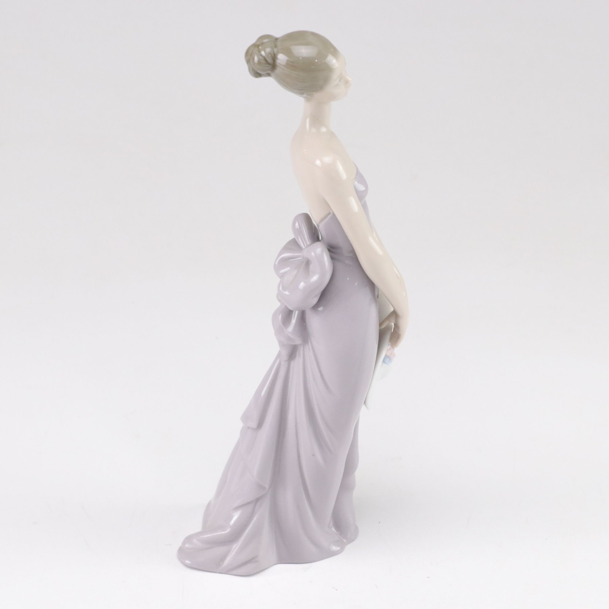 Lladró "Bridesmaid" Porcelain Figurine