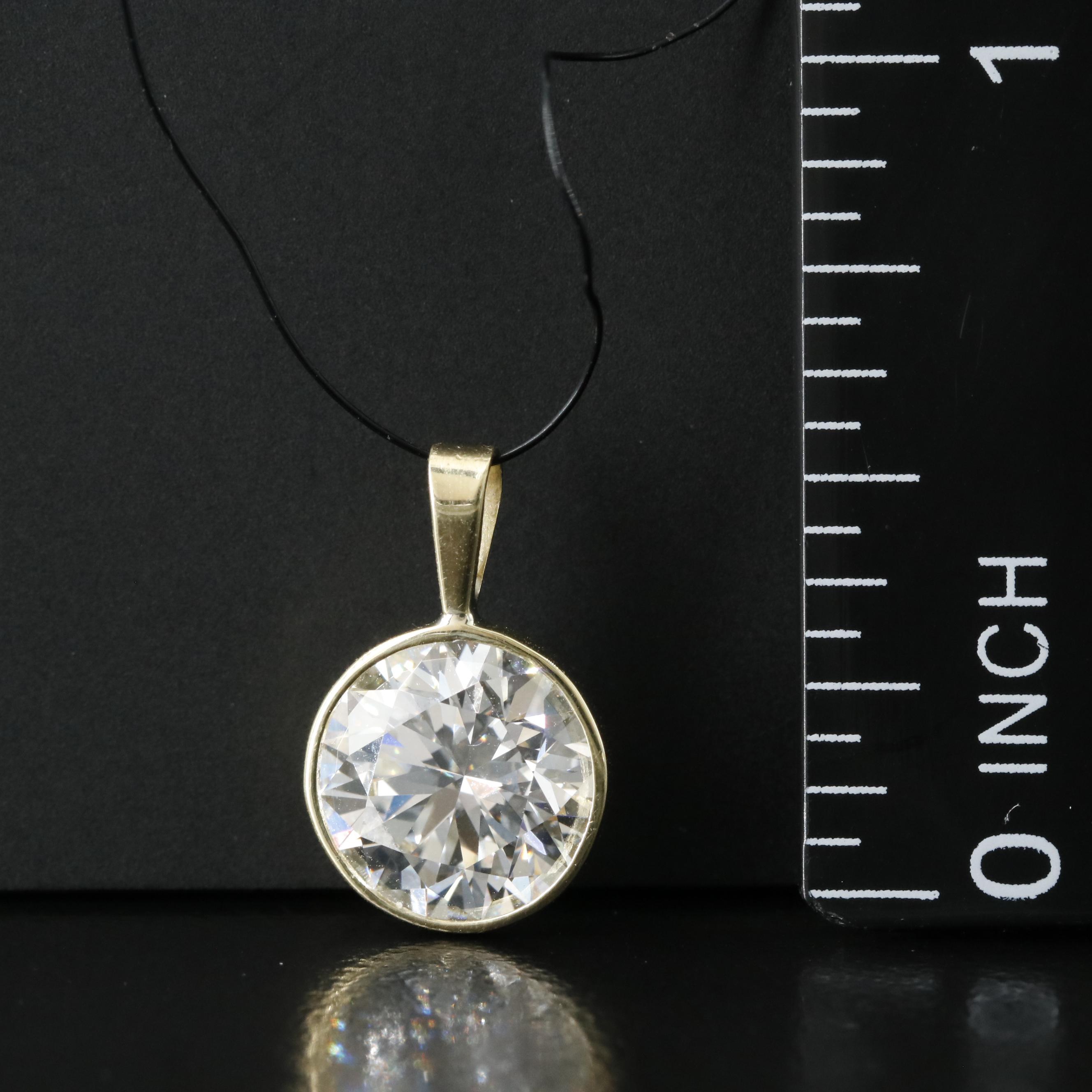 18K 2.52 CT Lab Grown Diamond Pendant with an IGI Report