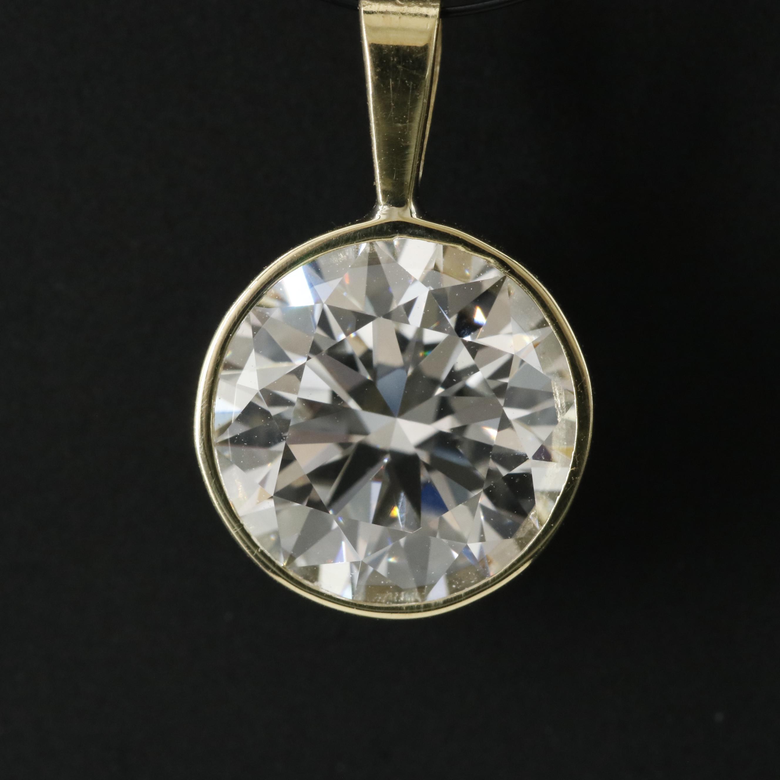18K 2.52 CT Lab Grown Diamond Pendant with an IGI Report