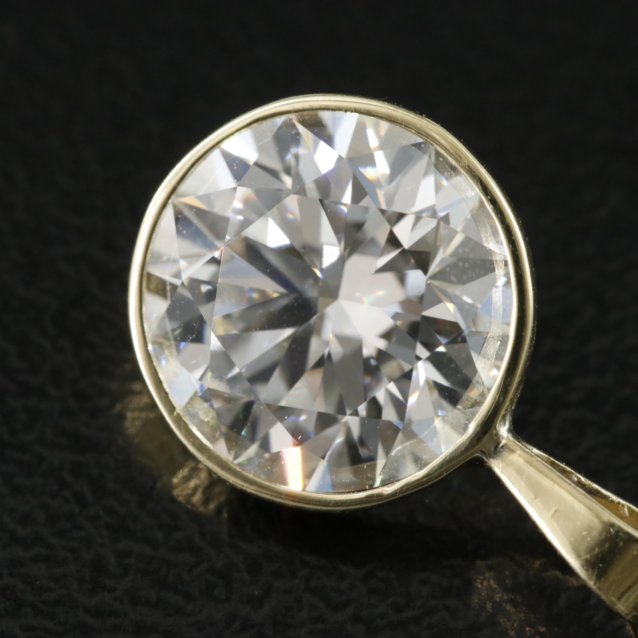 18K 2.52 CT Lab Grown Diamond Pendant with an IGI Report