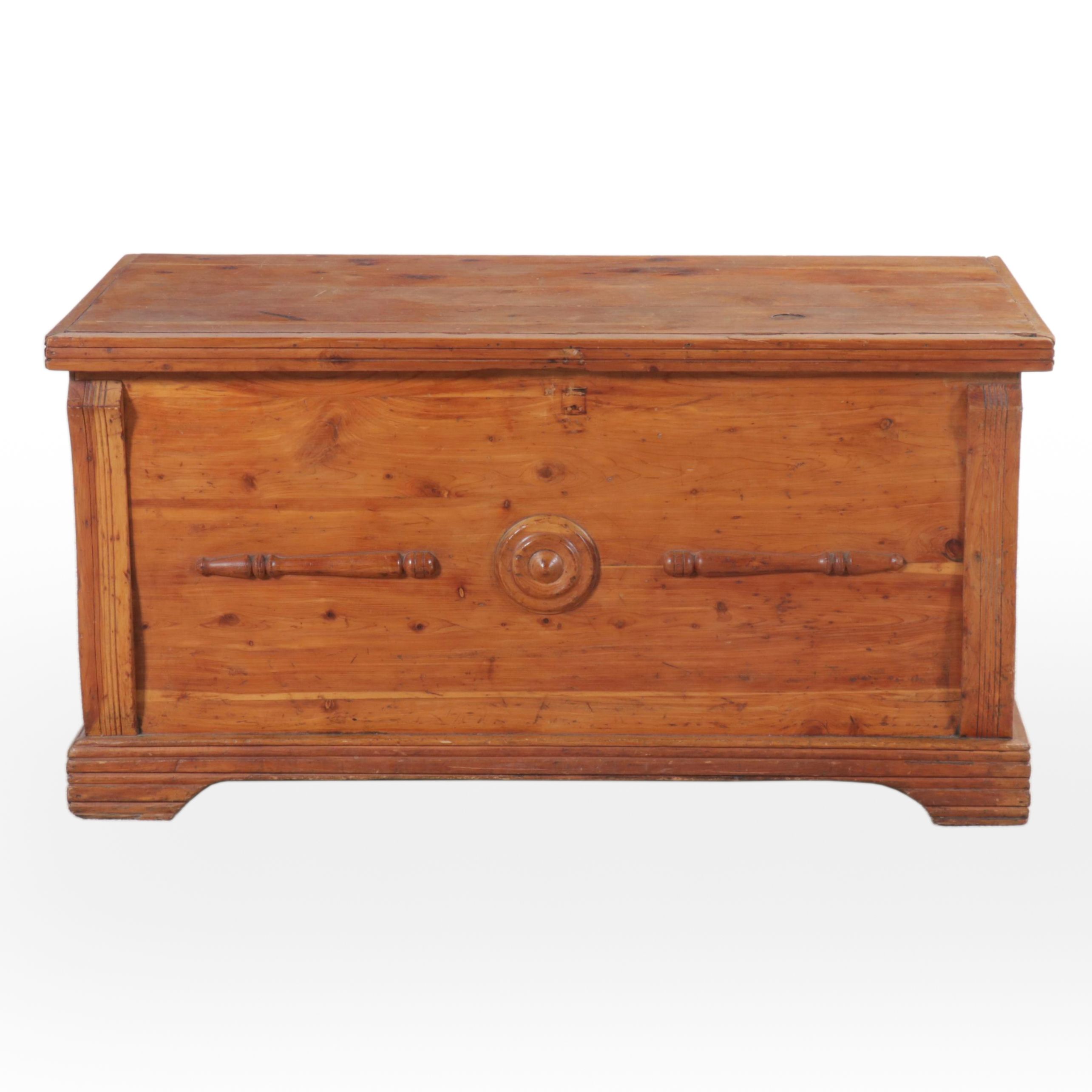 Colonial Style Cedar Chest, Early to Mid-20th Century