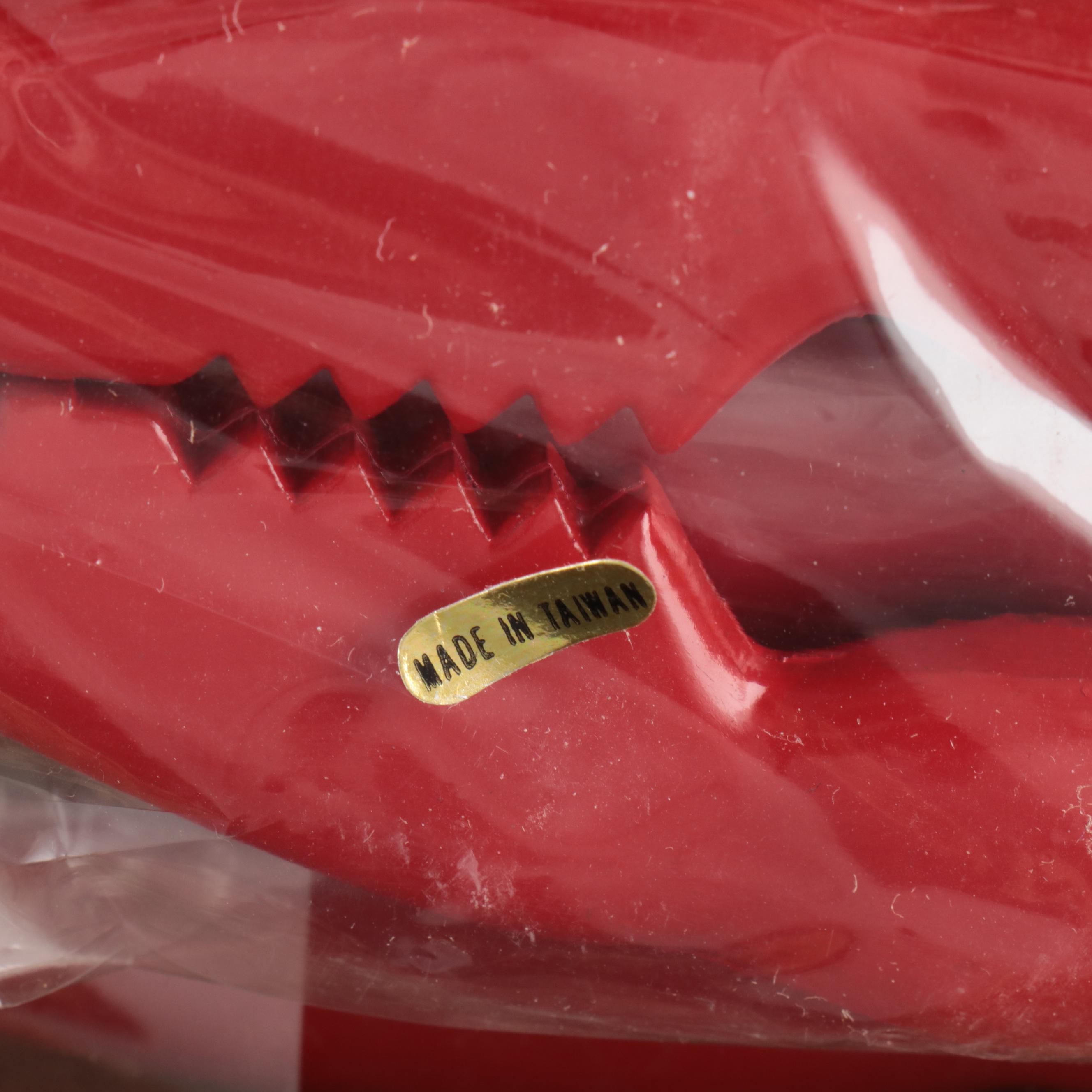 Metalart Metal Serving Platters with Pincer Shaped Lobster Crackers