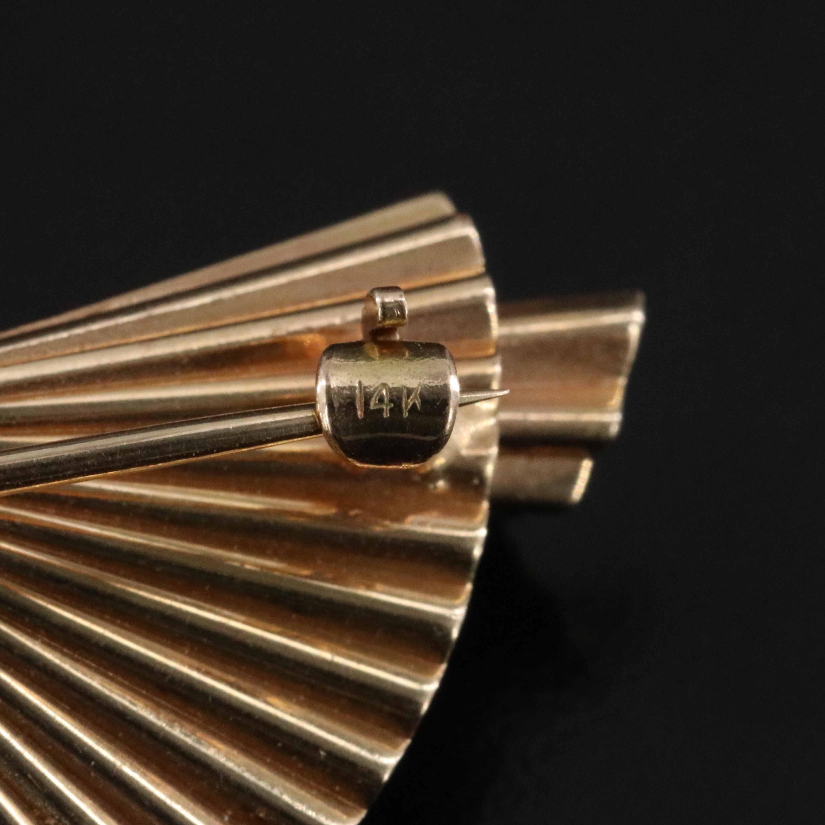 Retro 14K Fanned Brooch